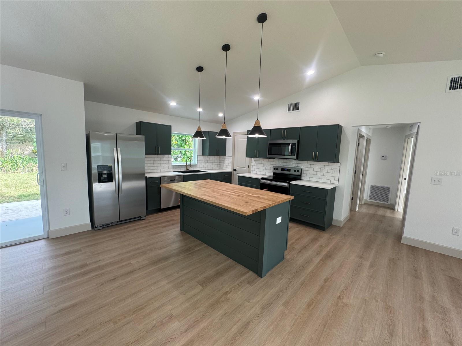Image 12 of 30 For 1727 Hargrave Street