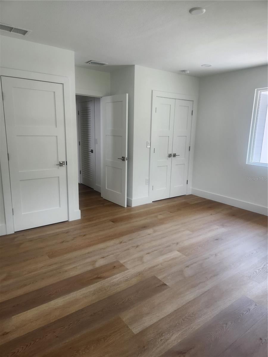 Image 19 of 23 For 1638 South Drive