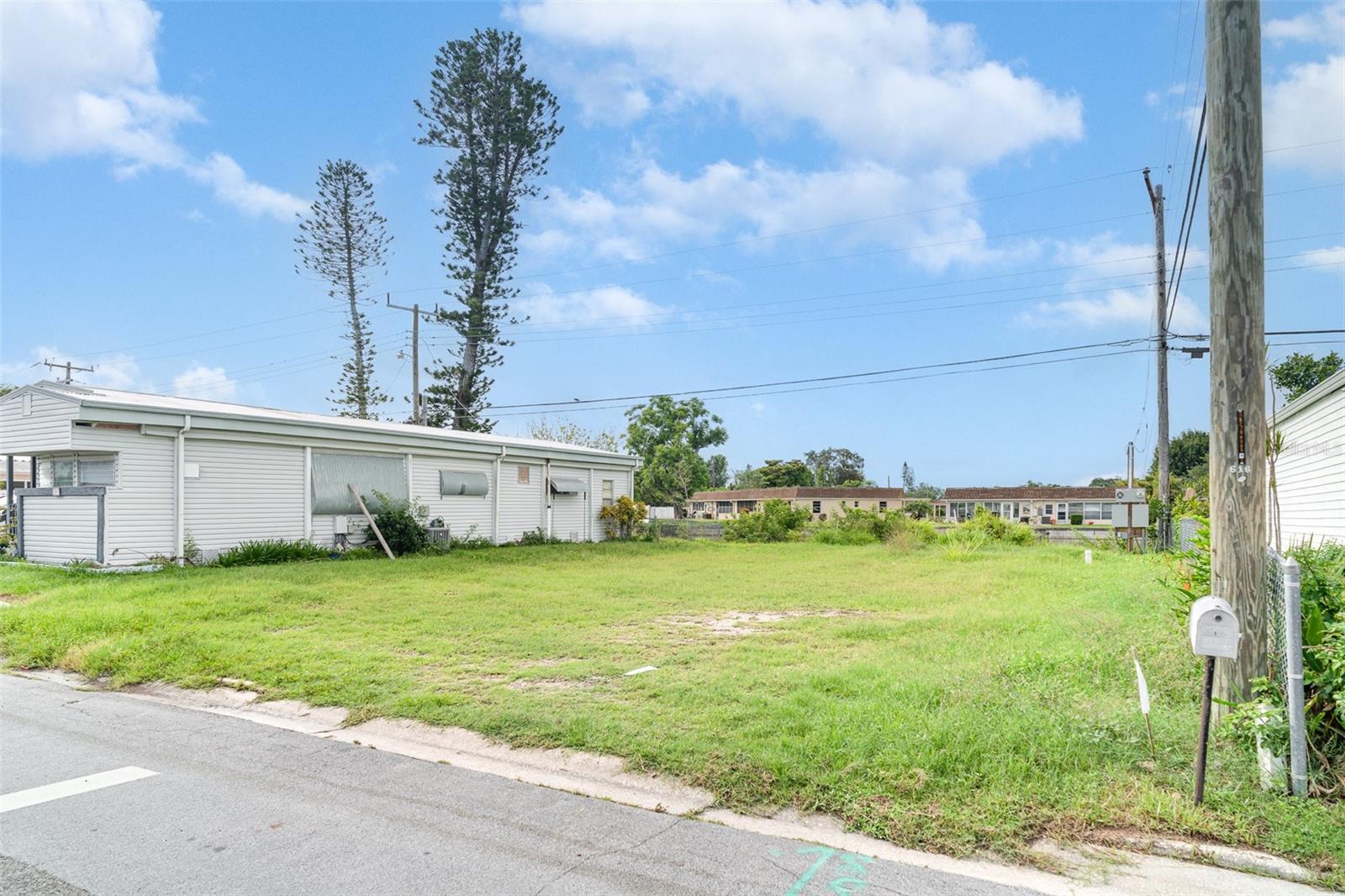 Image 5 of 13 For 619 49th Avenue W