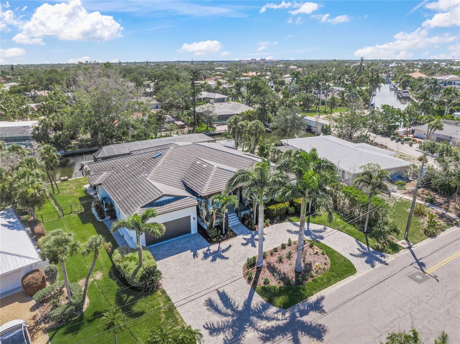 Image 5 of 69 For 5569 Cape Leyte Drive