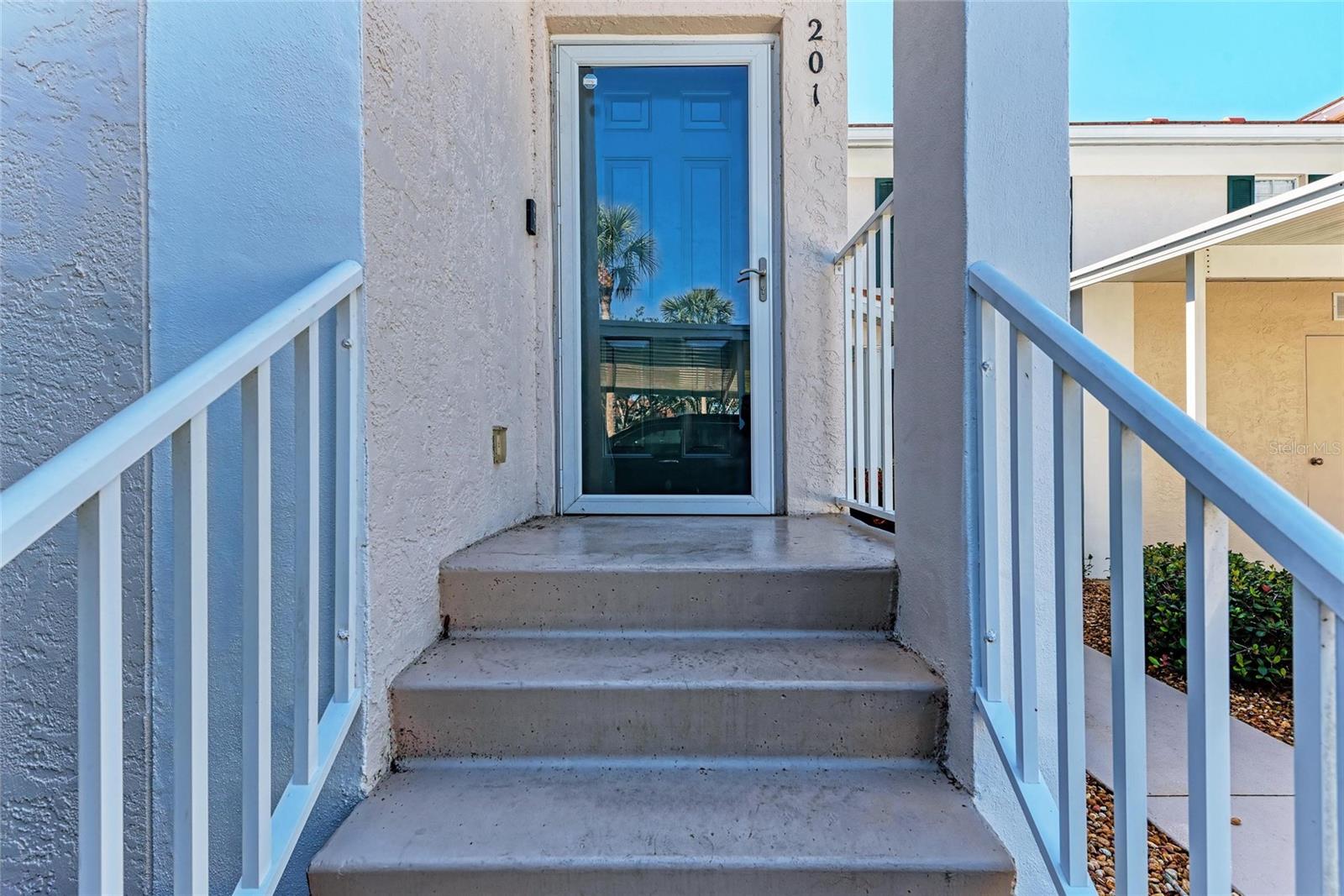 Image 11 of 42 For 803 Montrose Drive 201