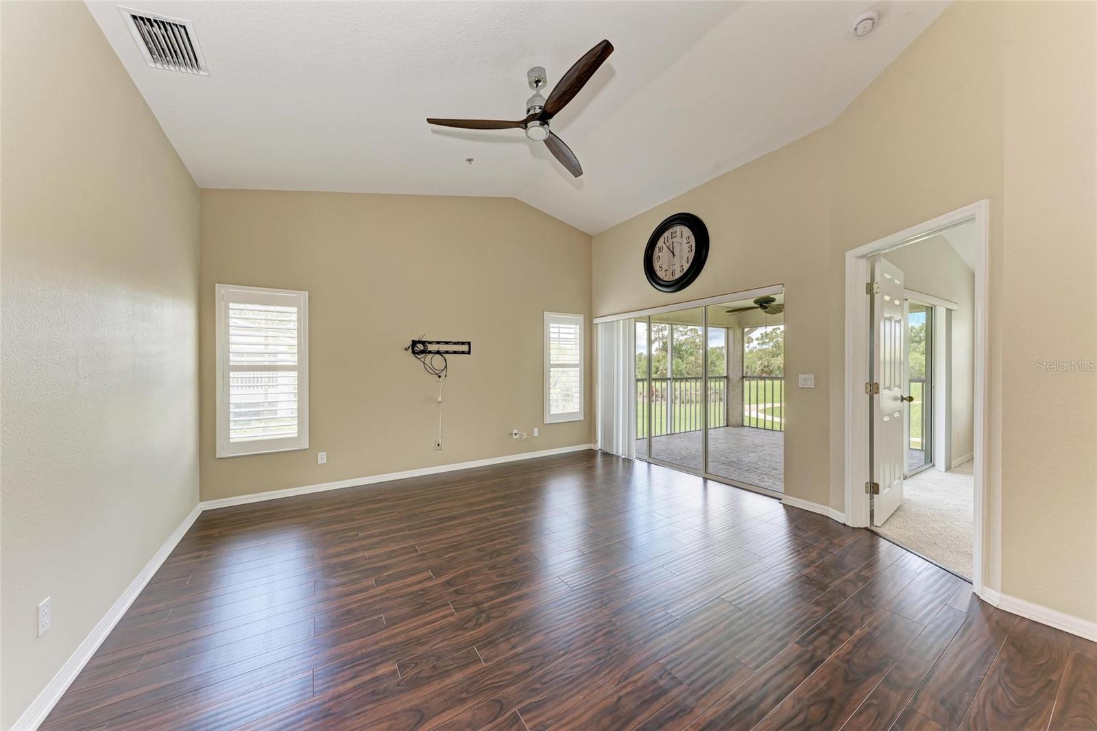 Image 13 of 42 For 803 Montrose Drive 201