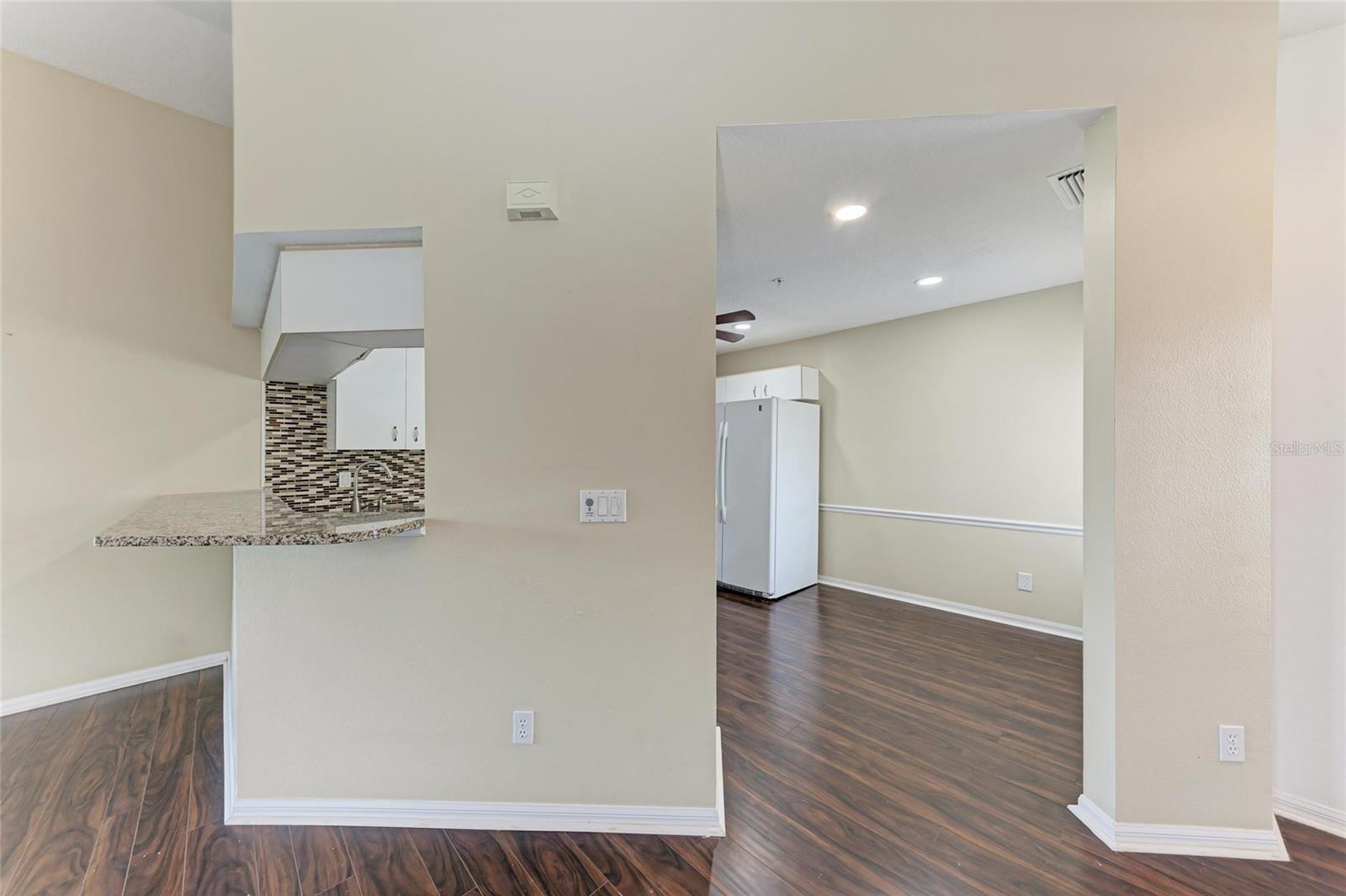 Image 17 of 42 For 803 Montrose Drive 201