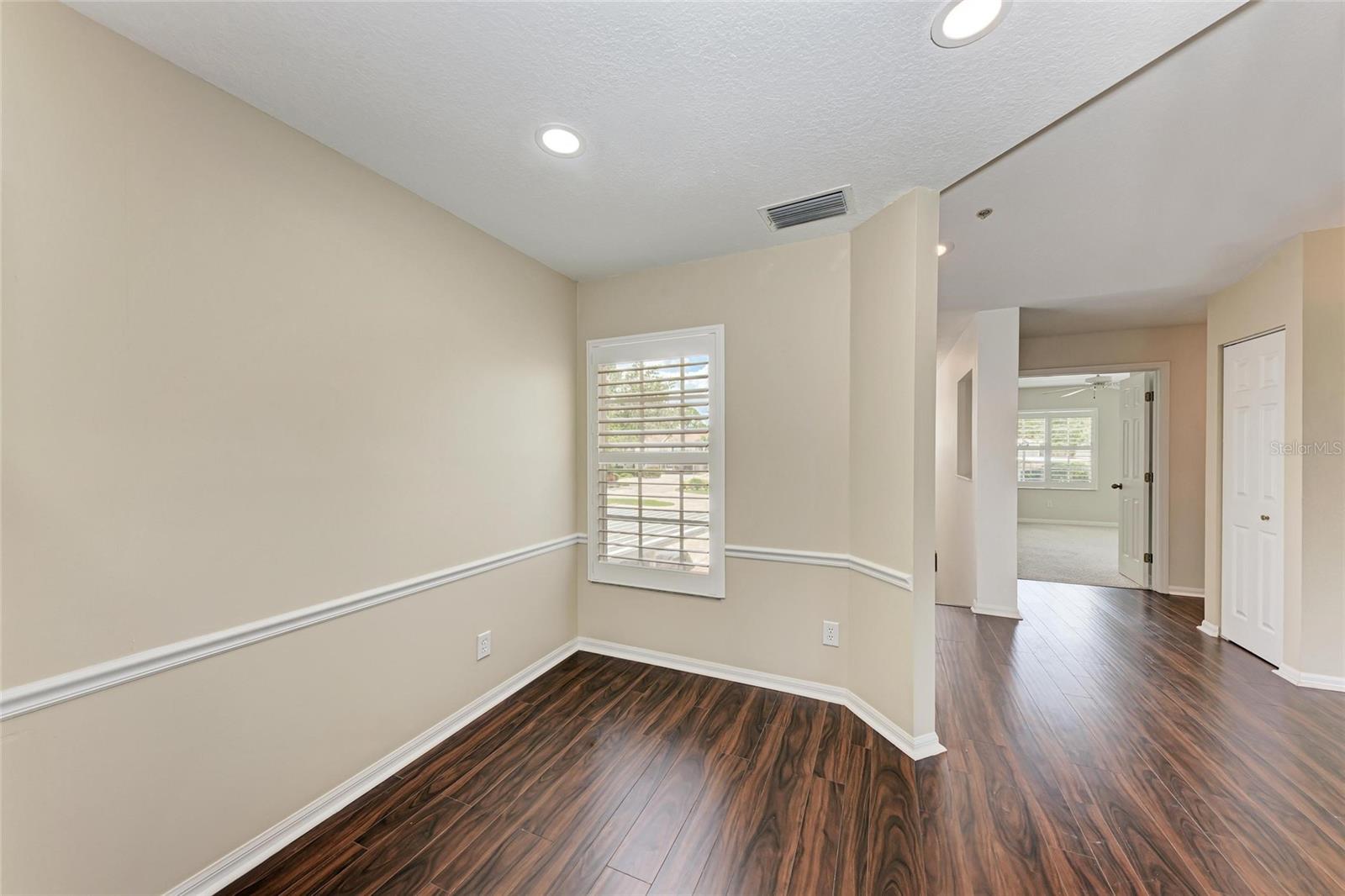 Image 19 of 42 For 803 Montrose Drive 201