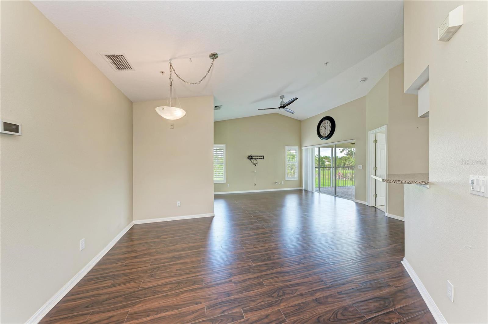Image 20 of 42 For 803 Montrose Drive 201
