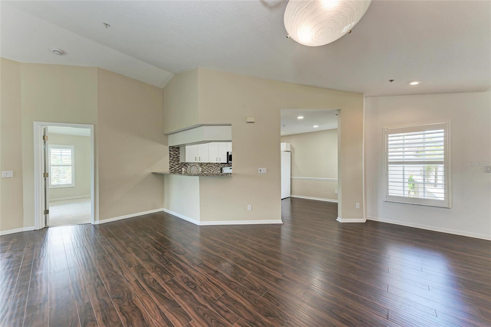 Image 22 of 42 For 803 Montrose Drive 201