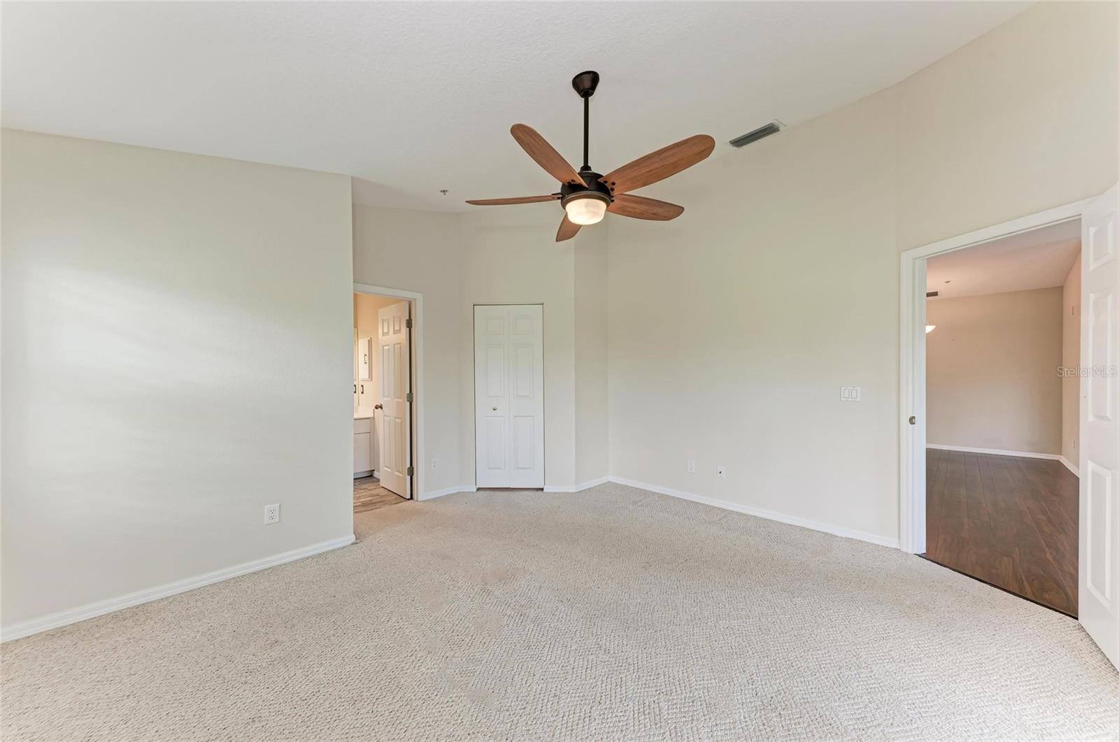 Image 24 of 42 For 803 Montrose Drive 201