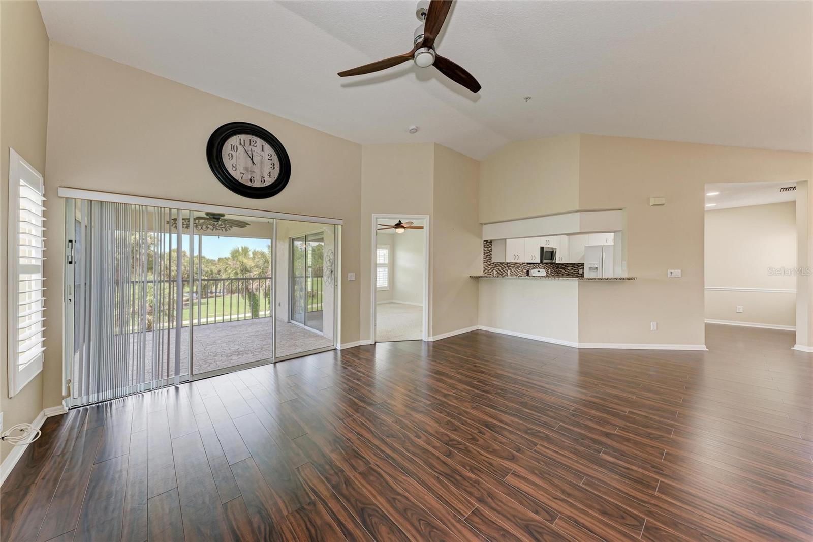 Image 4 of 42 For 803 Montrose Drive 201