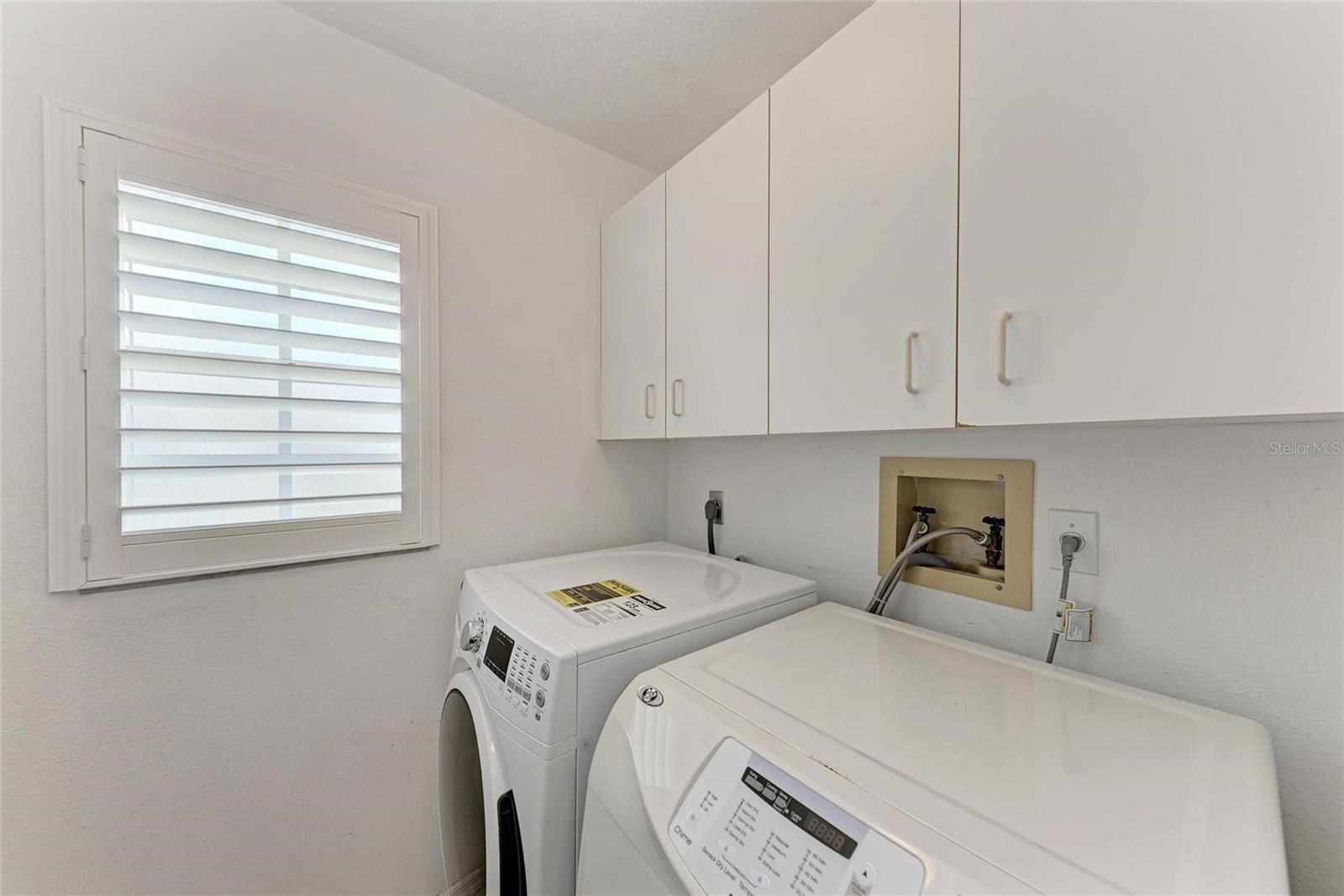 Image 5 of 42 For 803 Montrose Drive 201