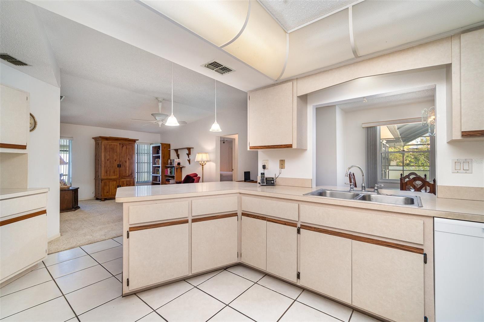 Image 9 of 39 For 22434 Walton Avenue