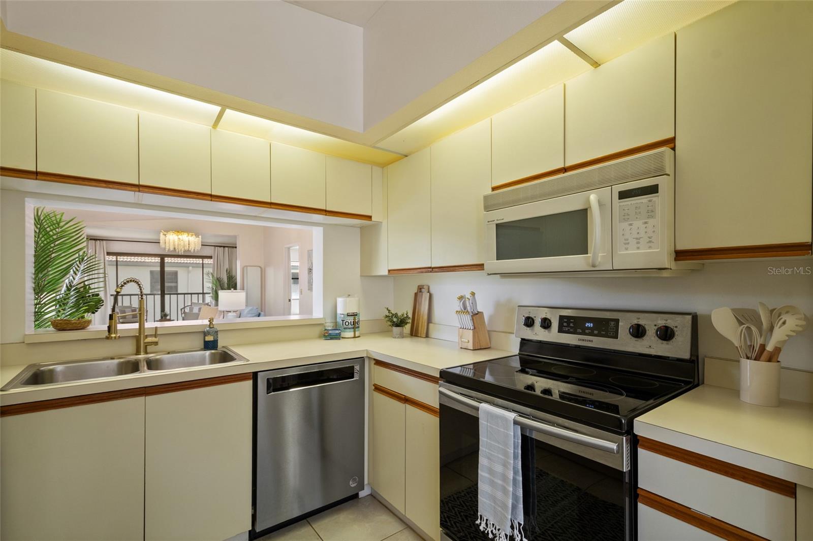 Image 14 of 61 For 4411 46th Avenue W 201