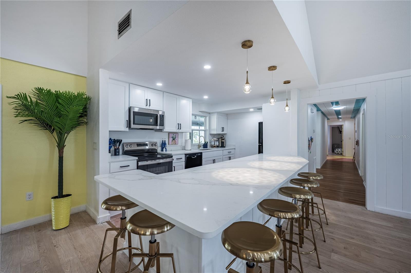 Image 18 of 71 For 8709 9th Avenue Nw