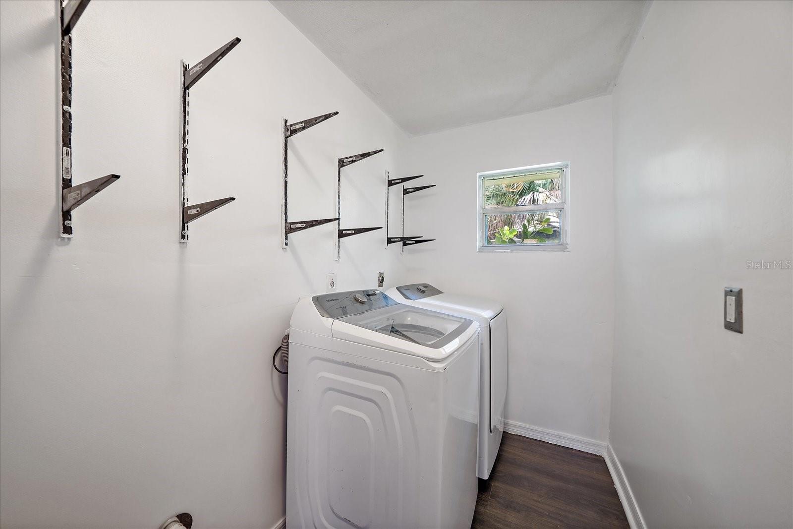 Image 21 of 21 For 2619 Robinson Avenue