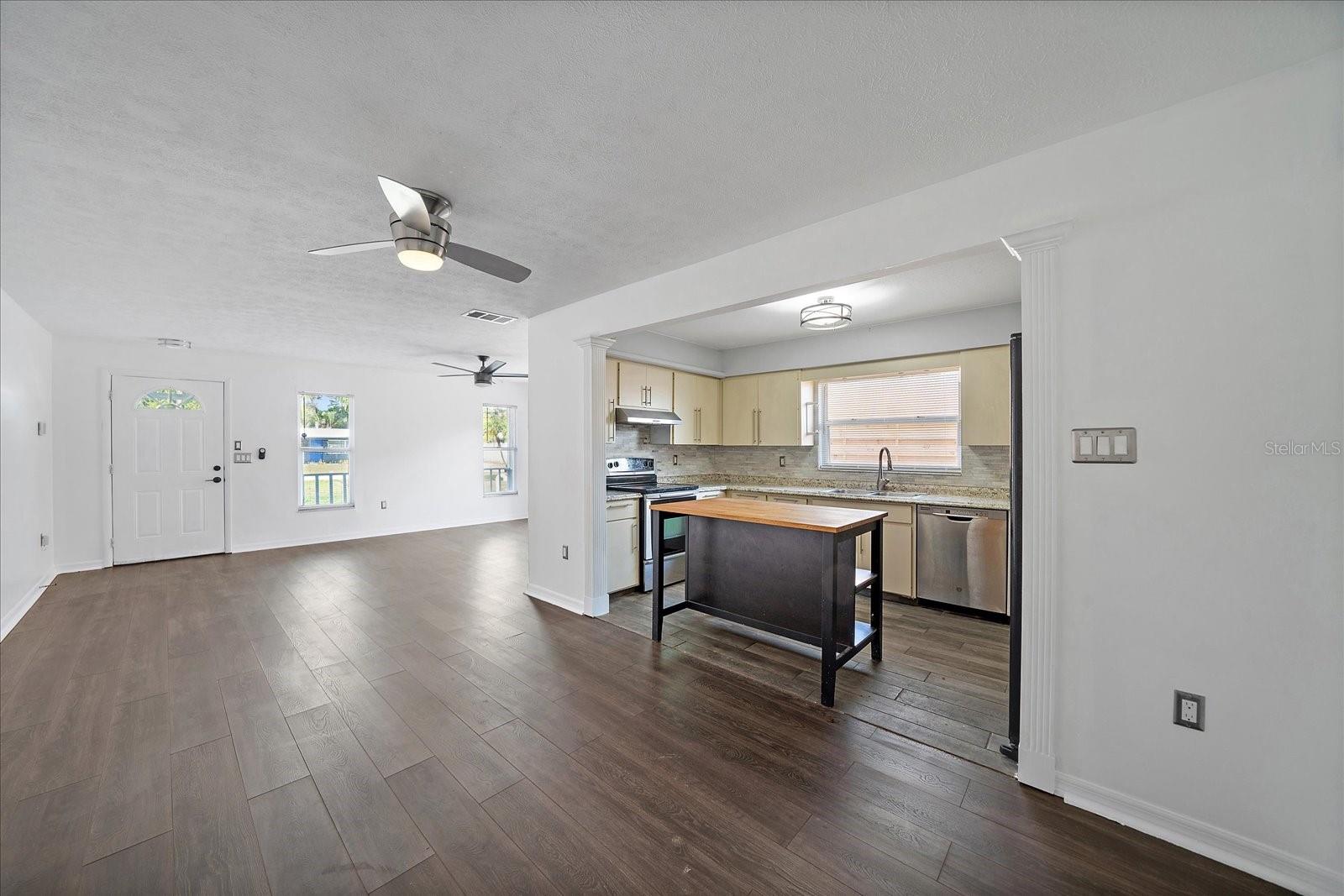 Image 4 of 21 For 2619 Robinson Avenue