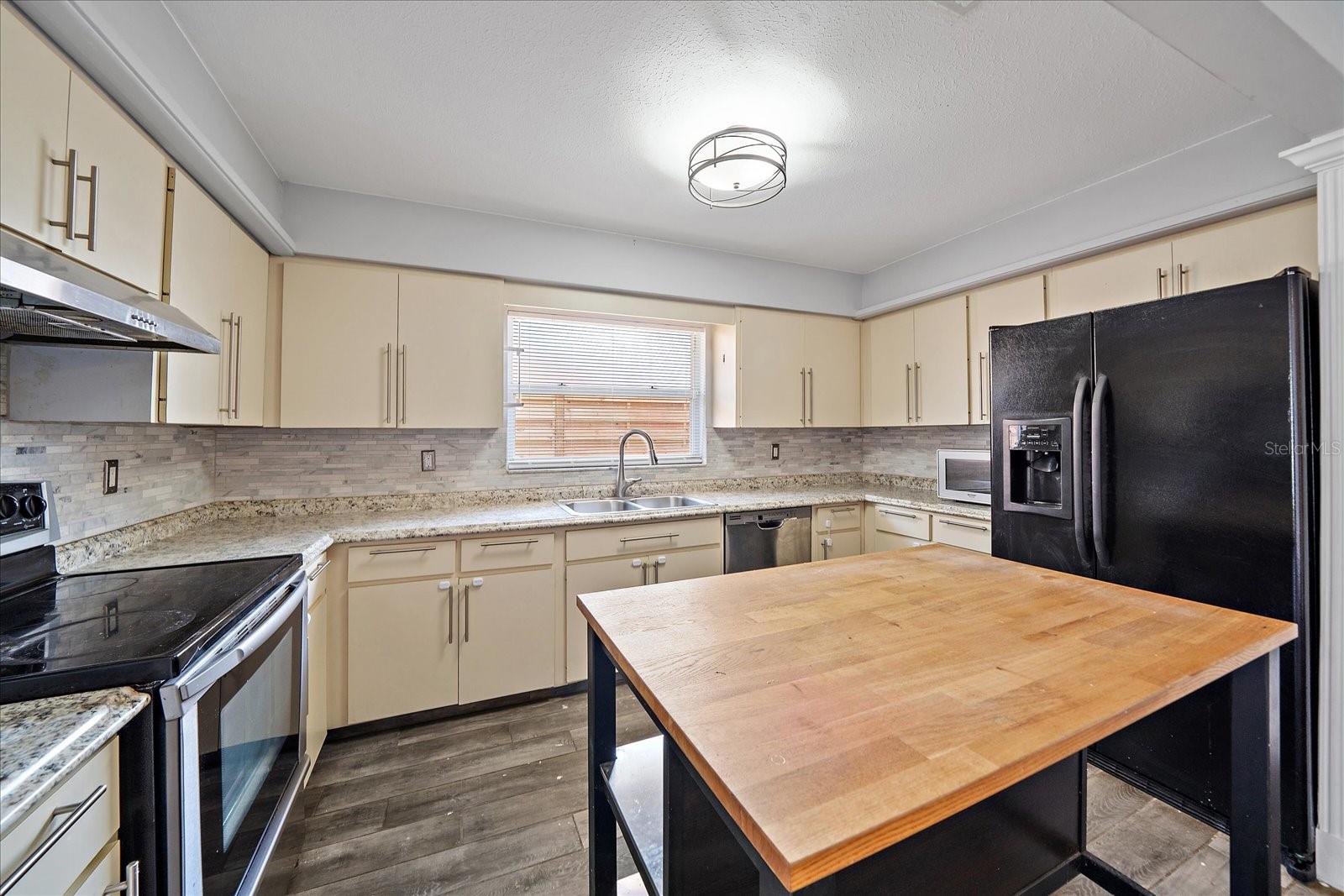 Image 7 of 21 For 2619 Robinson Avenue