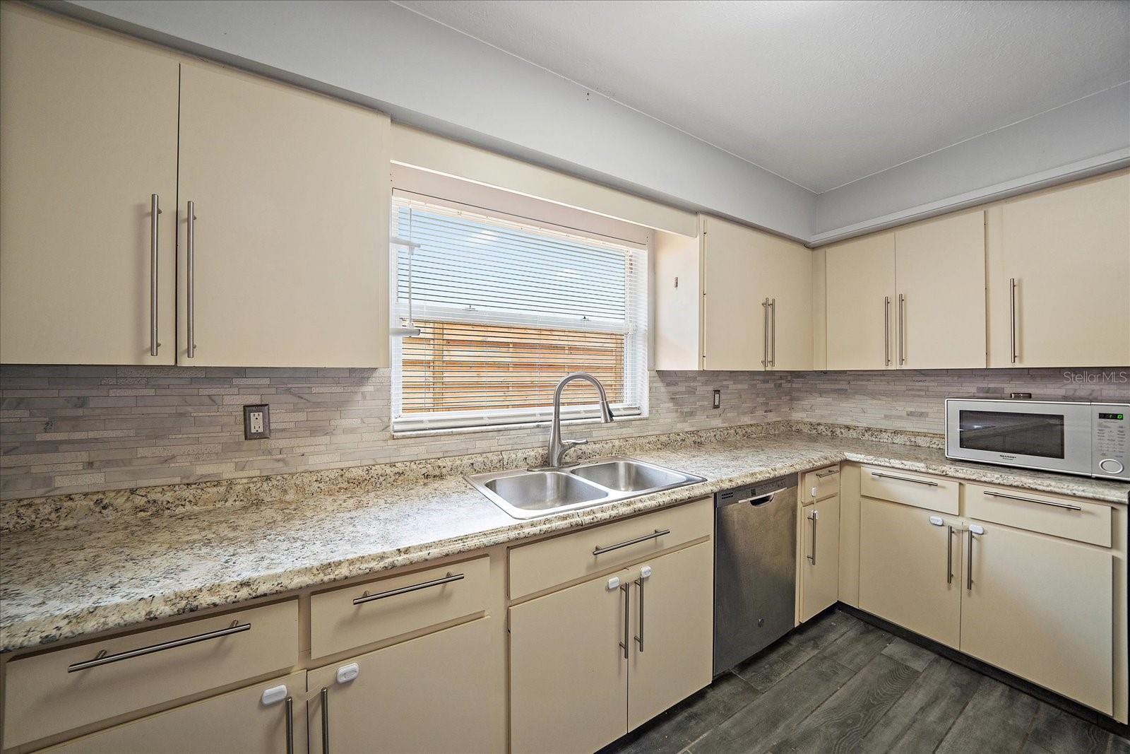 Image 9 of 21 For 2619 Robinson Avenue
