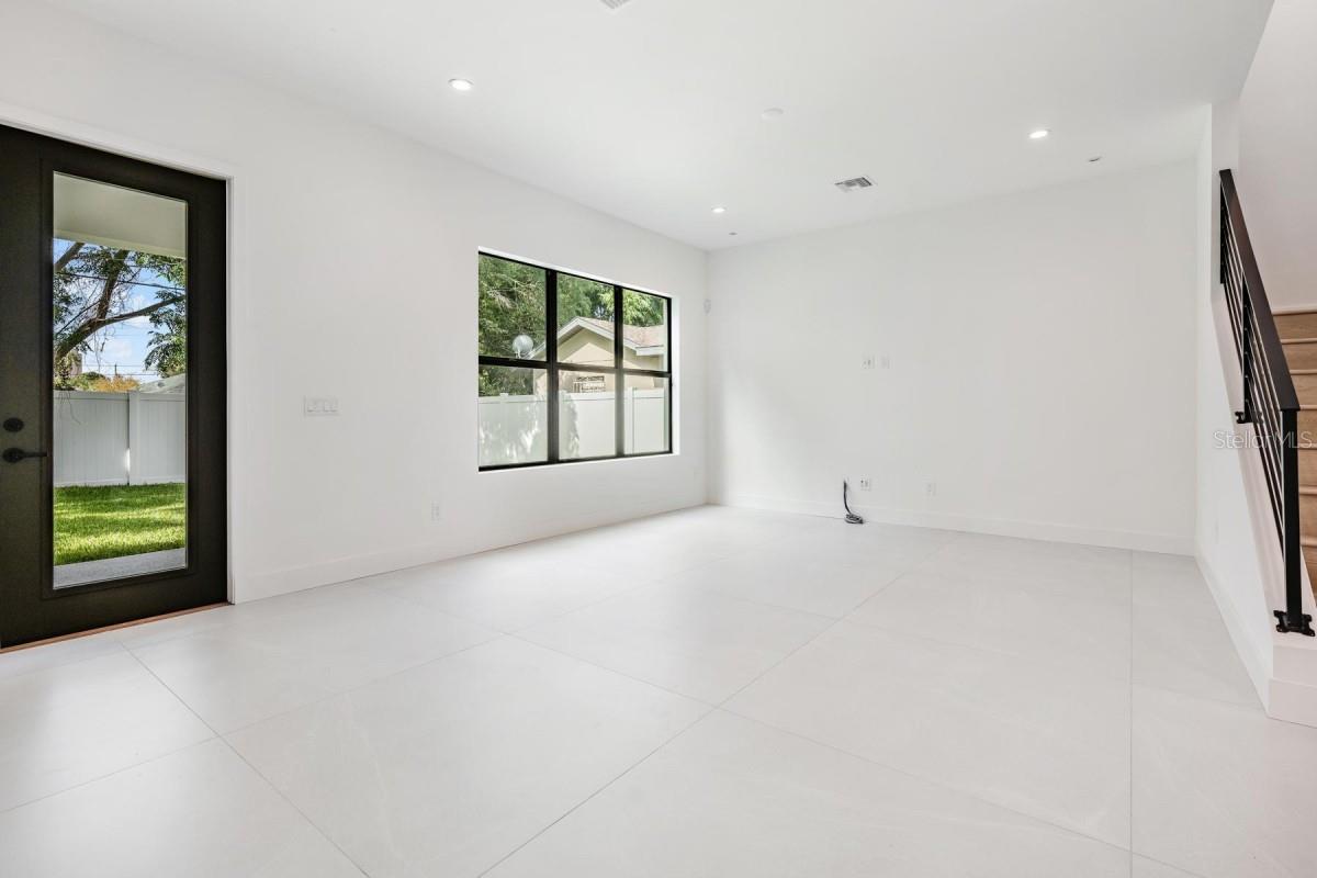 Image 11 of 24 For 2910 Aileen Street