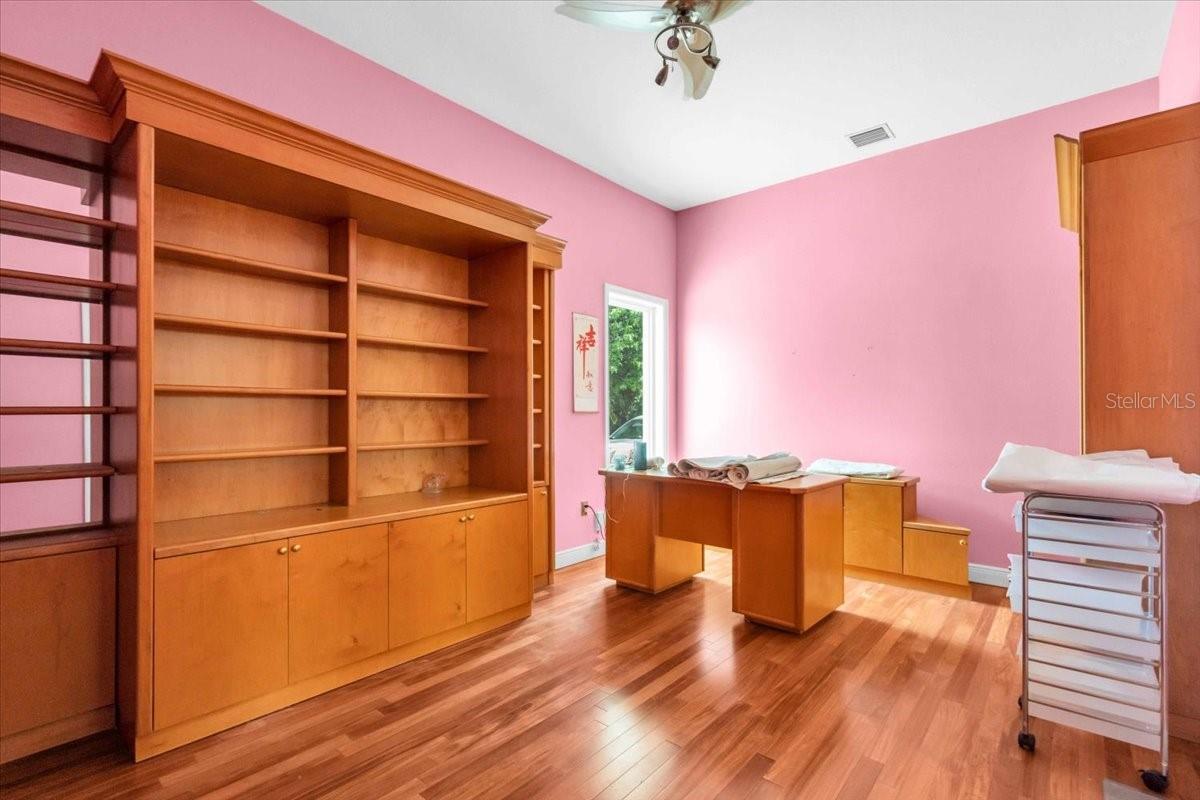 Image 13 of 42 For 4105 37th Street E