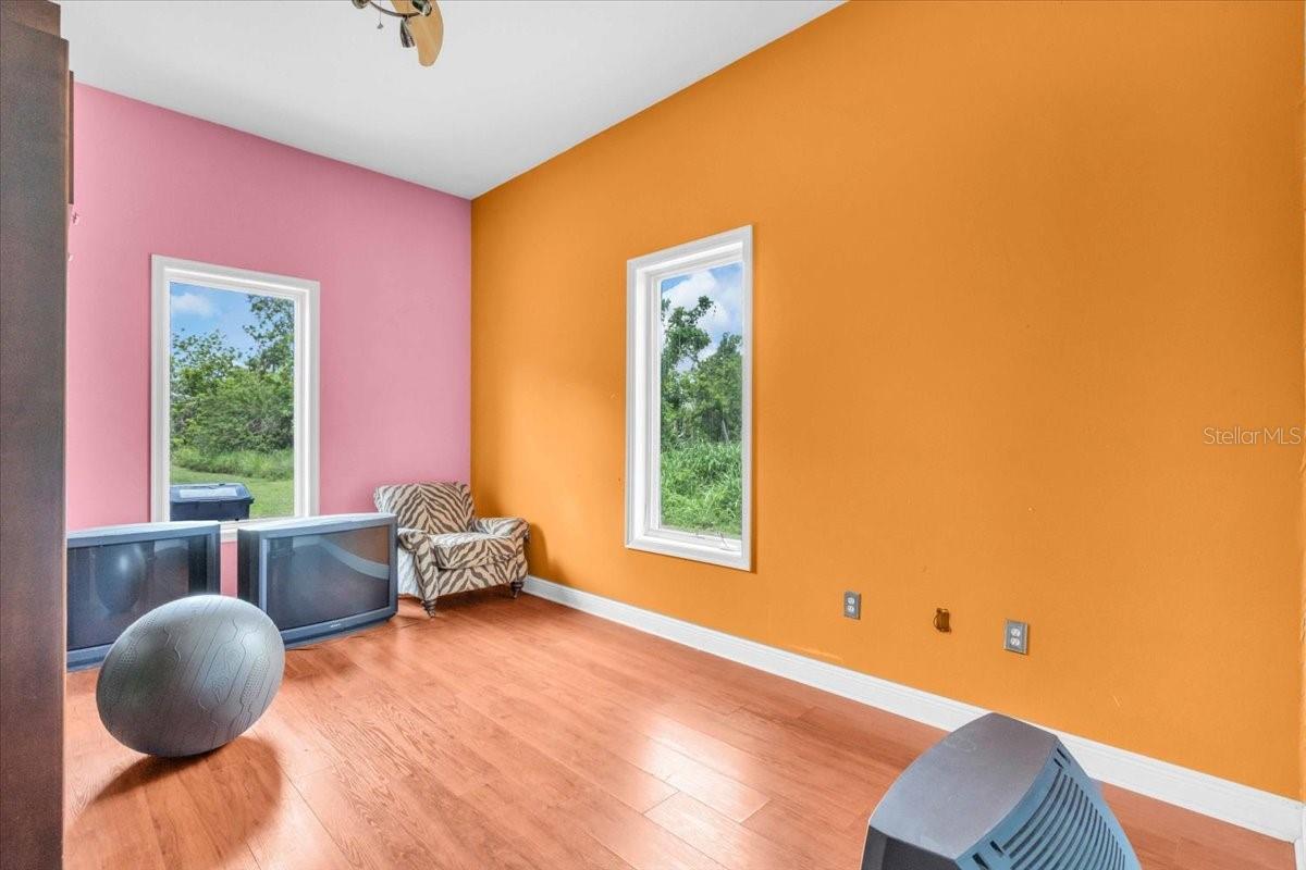 Image 15 of 42 For 4105 37th Street E