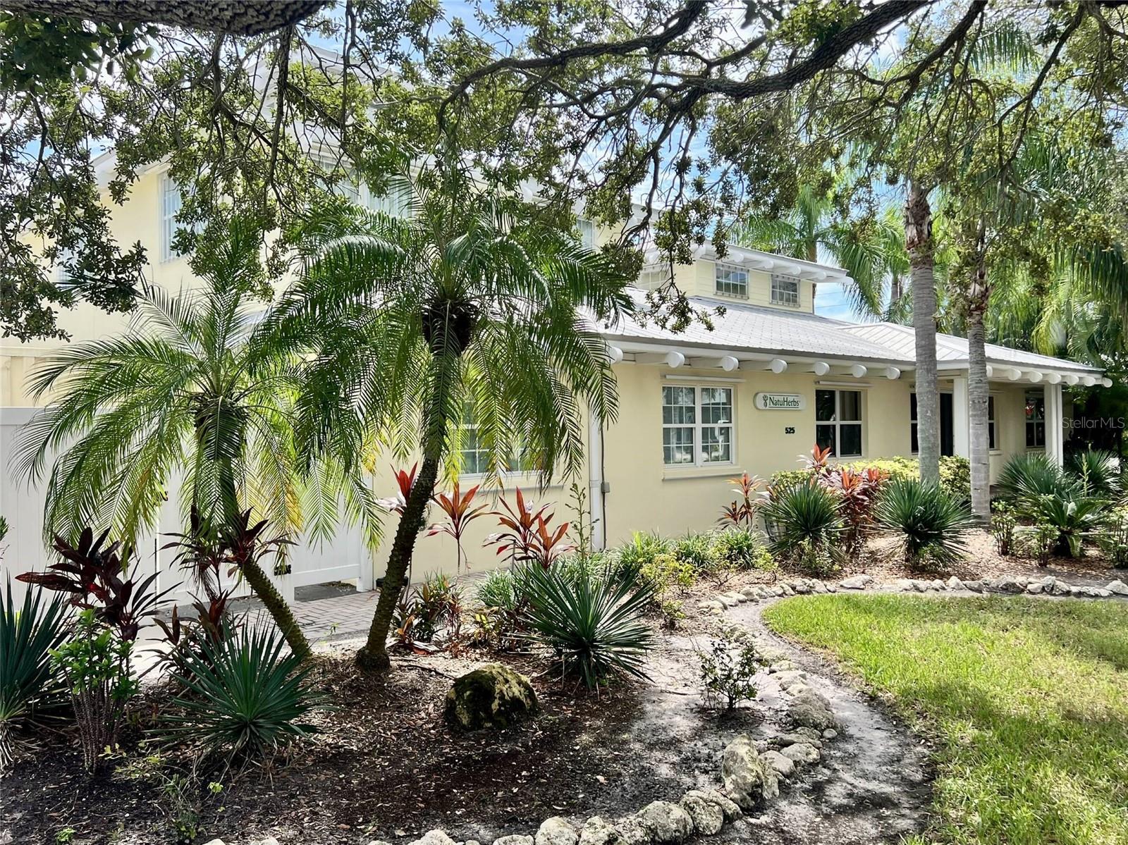 Image 6 of 58 For 525 8th Street W