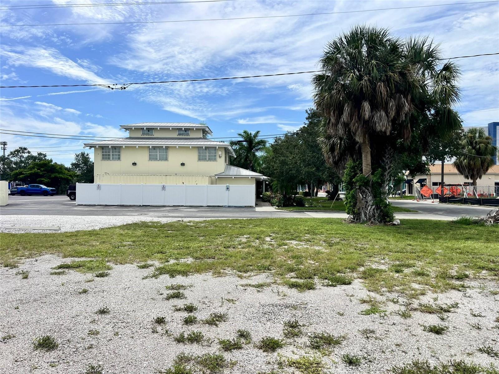 Image 7 of 58 For 525 8th Street W