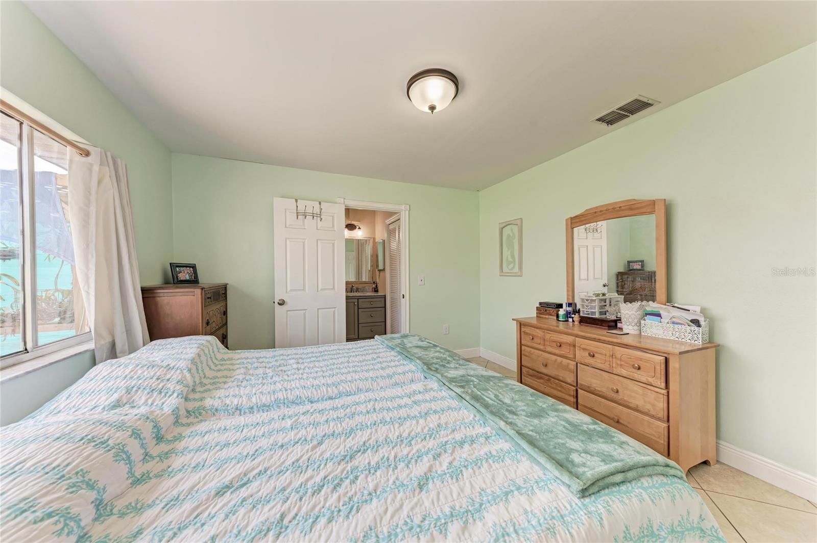 Image 17 of 29 For 2406 15th Street W