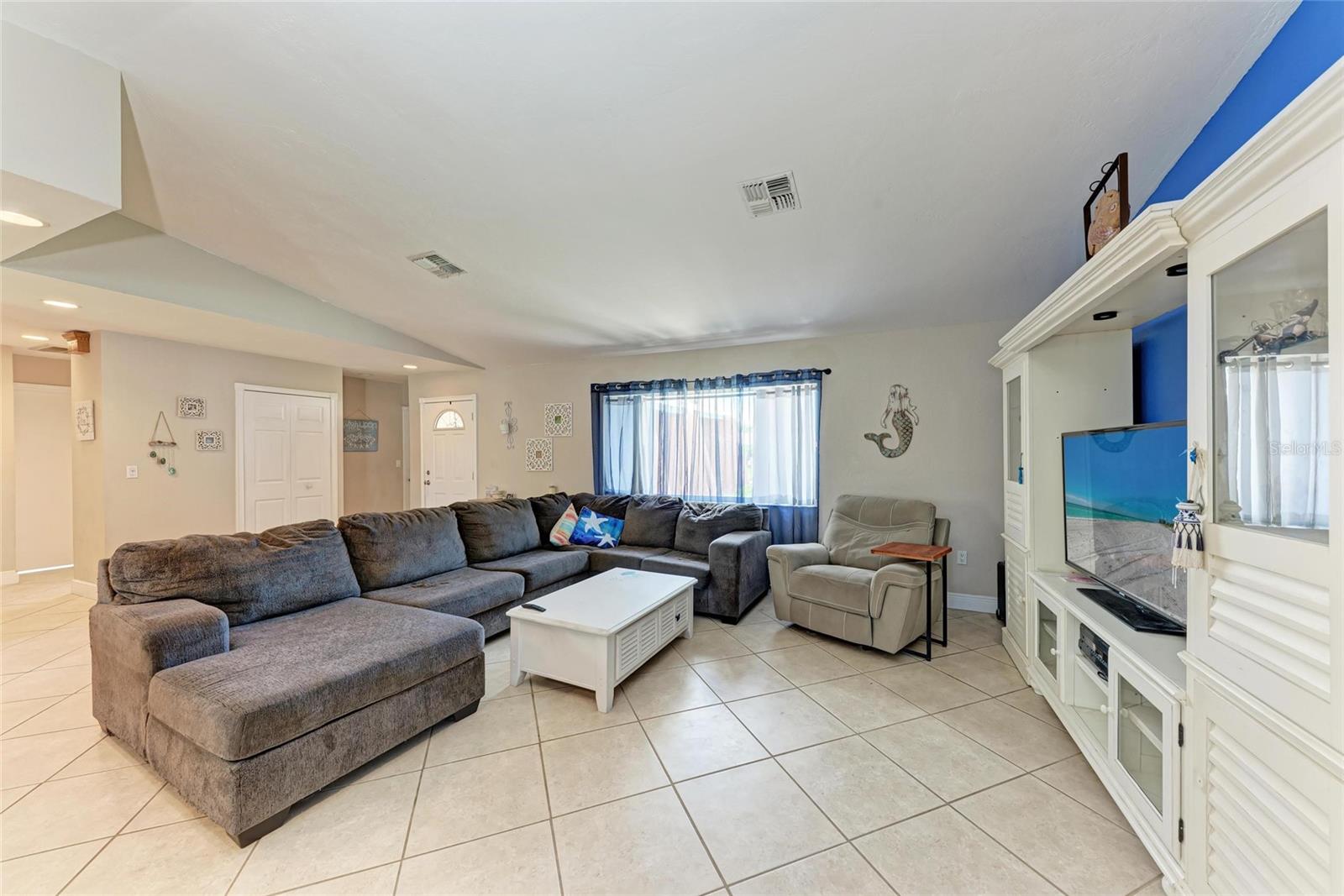 Image 9 of 29 For 2406 15th Street W