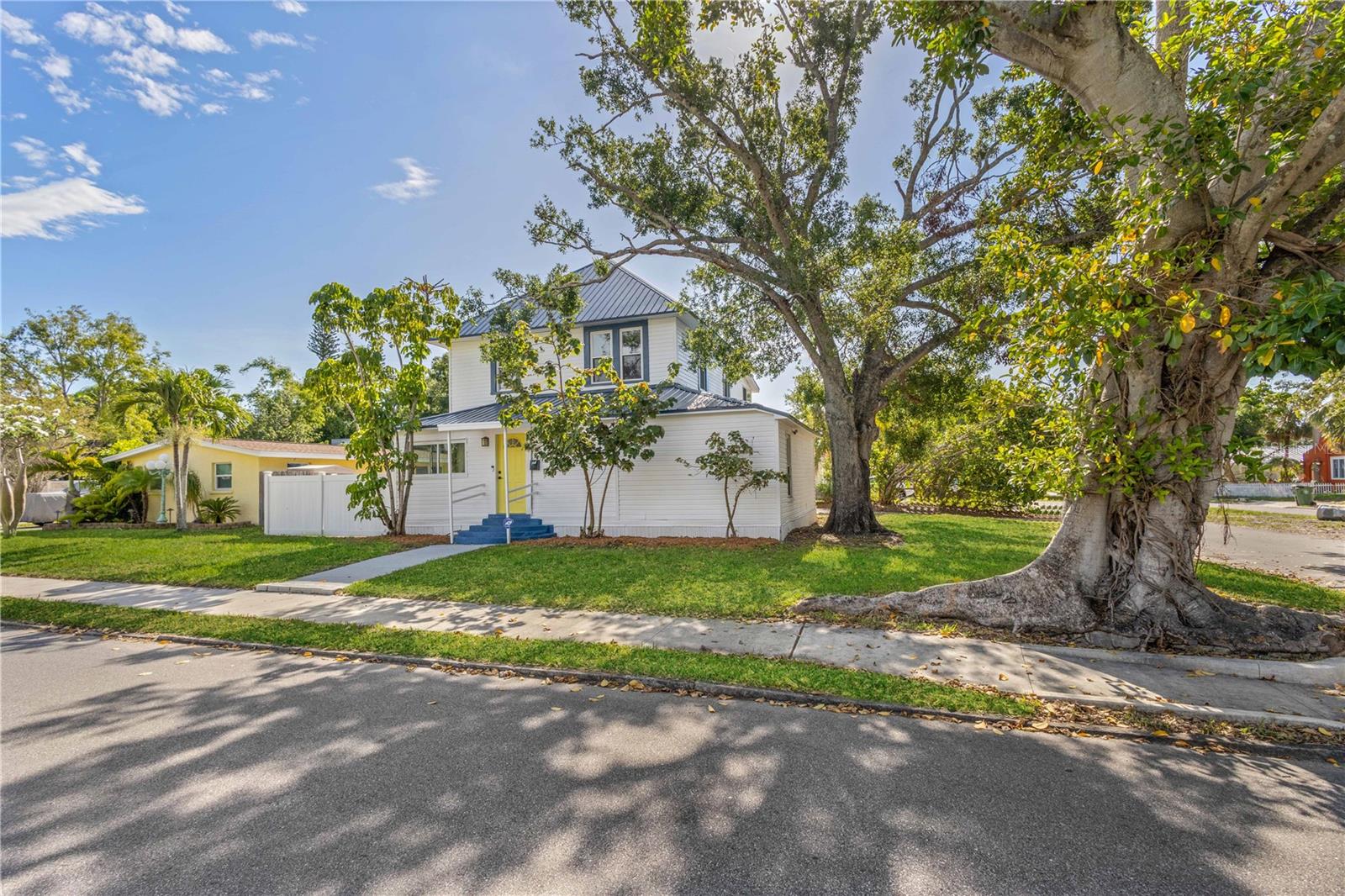 Image 2 of 28 For 719 22nd Street W