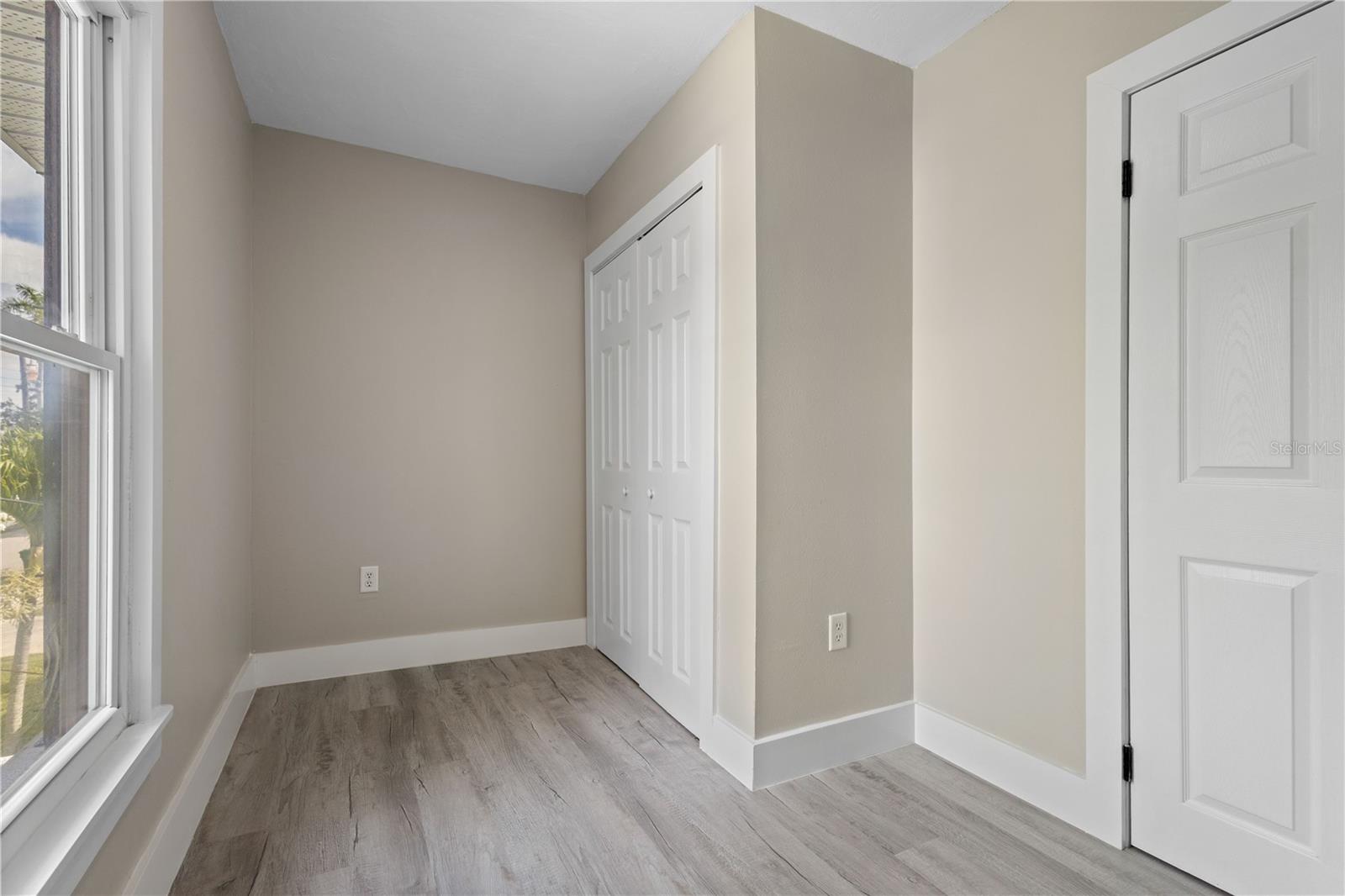 Image 22 of 28 For 719 22nd Street W