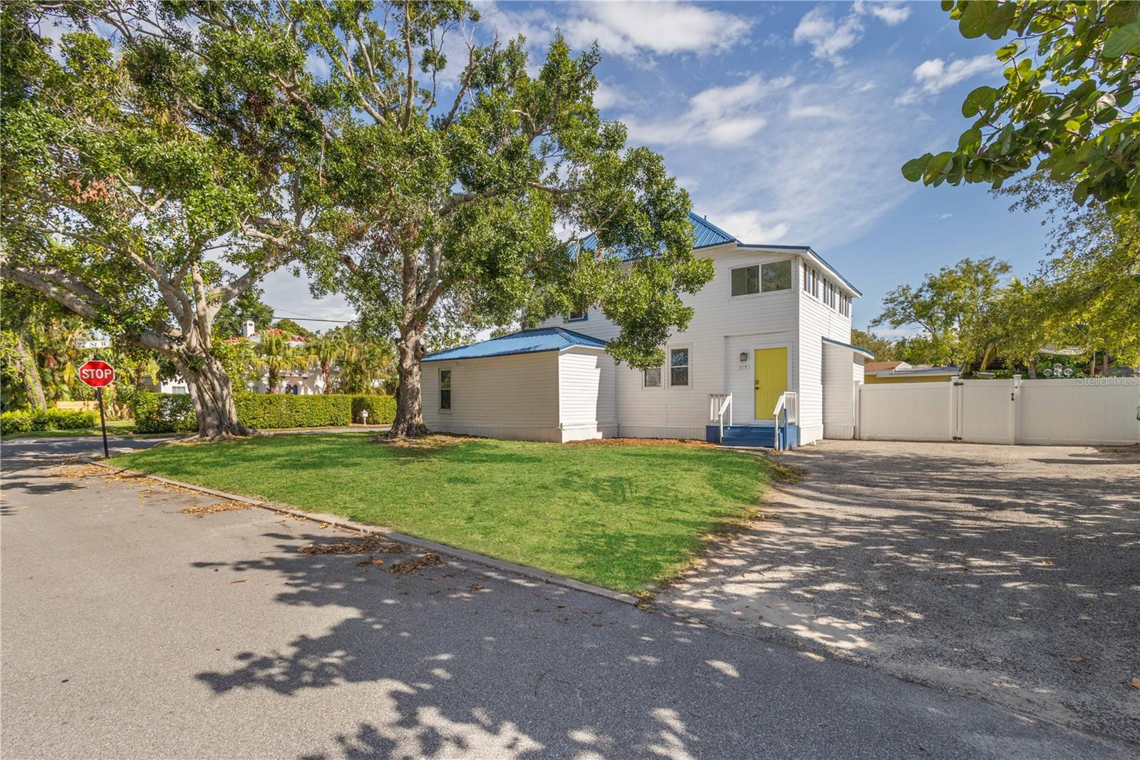 Image 26 of 28 For 719 22nd Street W