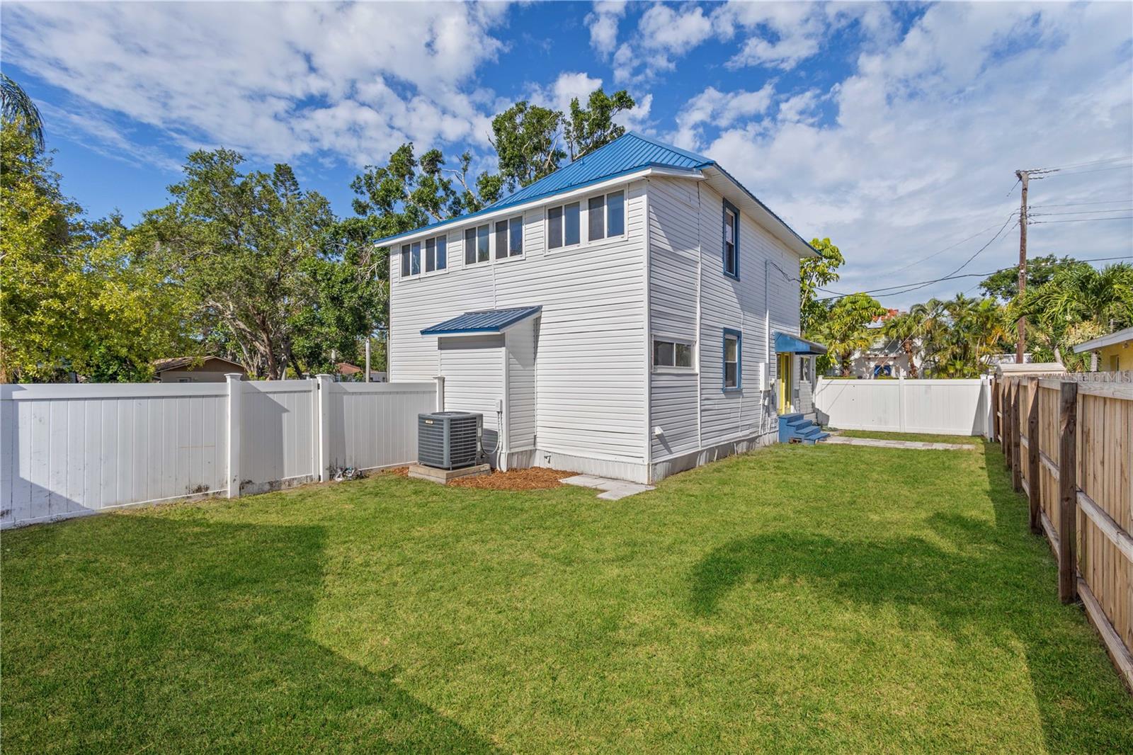 Image 27 of 28 For 719 22nd Street W
