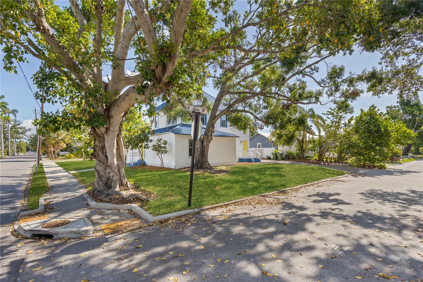 Image 3 of 28 For 719 22nd Street W