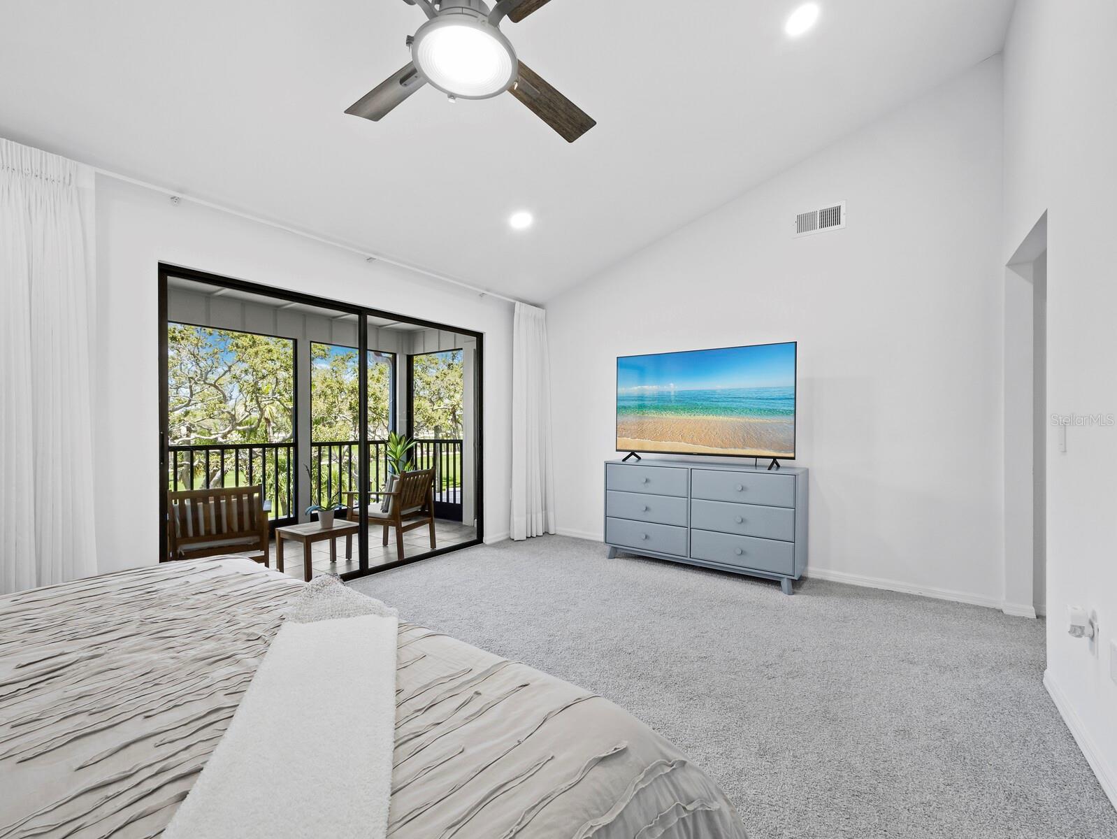 Image 18 of 57 For 2155 Harbourside Drive 804