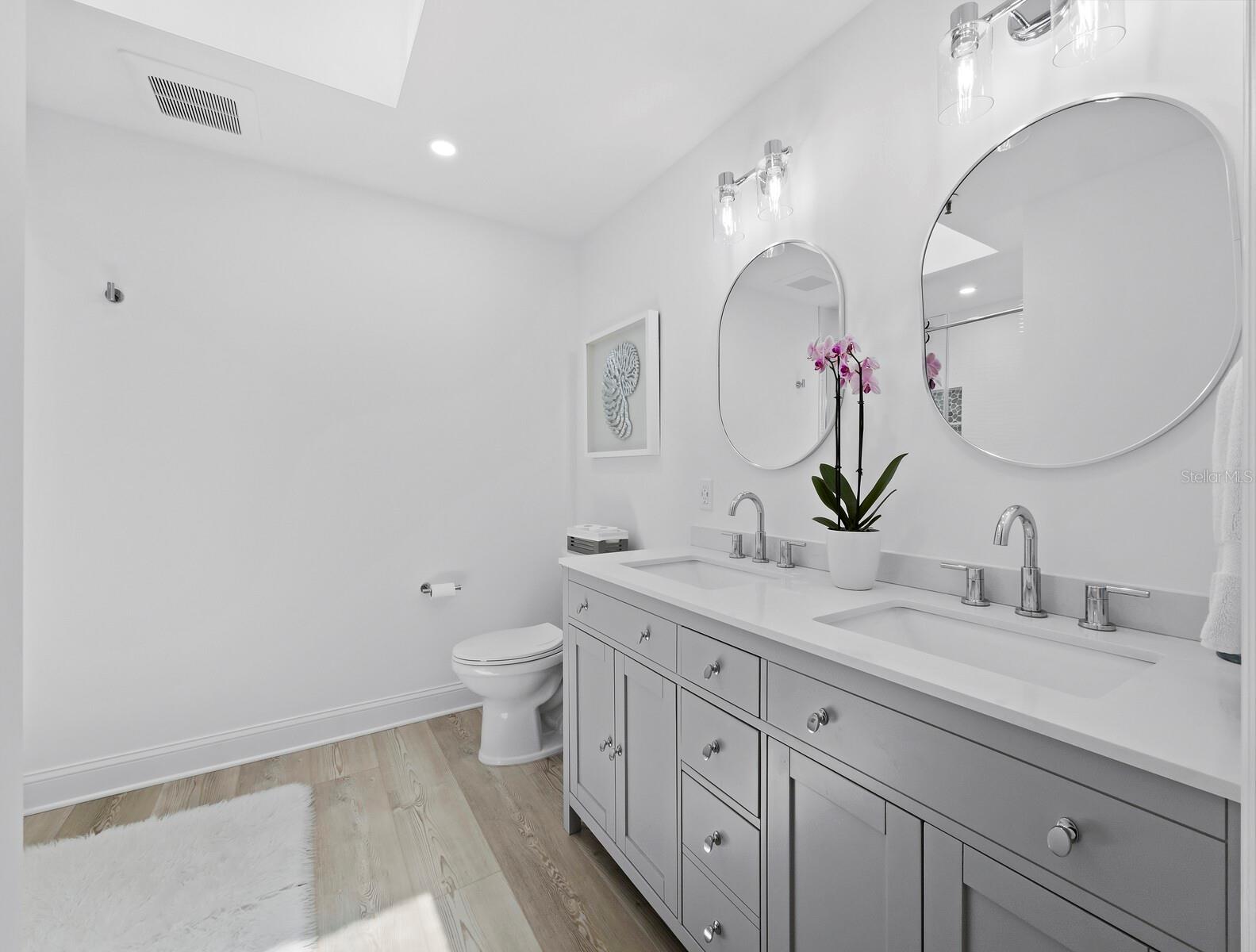 Image 20 of 57 For 2155 Harbourside Drive 804
