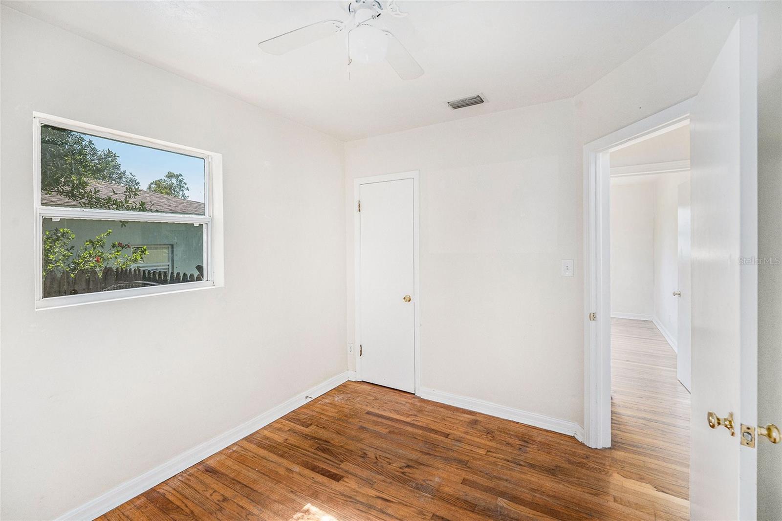 Image 17 of 25 For 5028 Oxford Avenue N