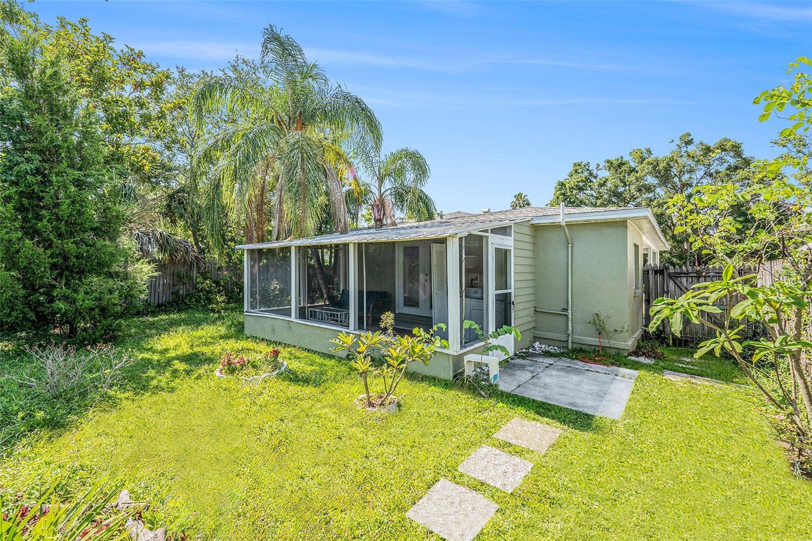 Image 21 of 25 For 5028 Oxford Avenue N
