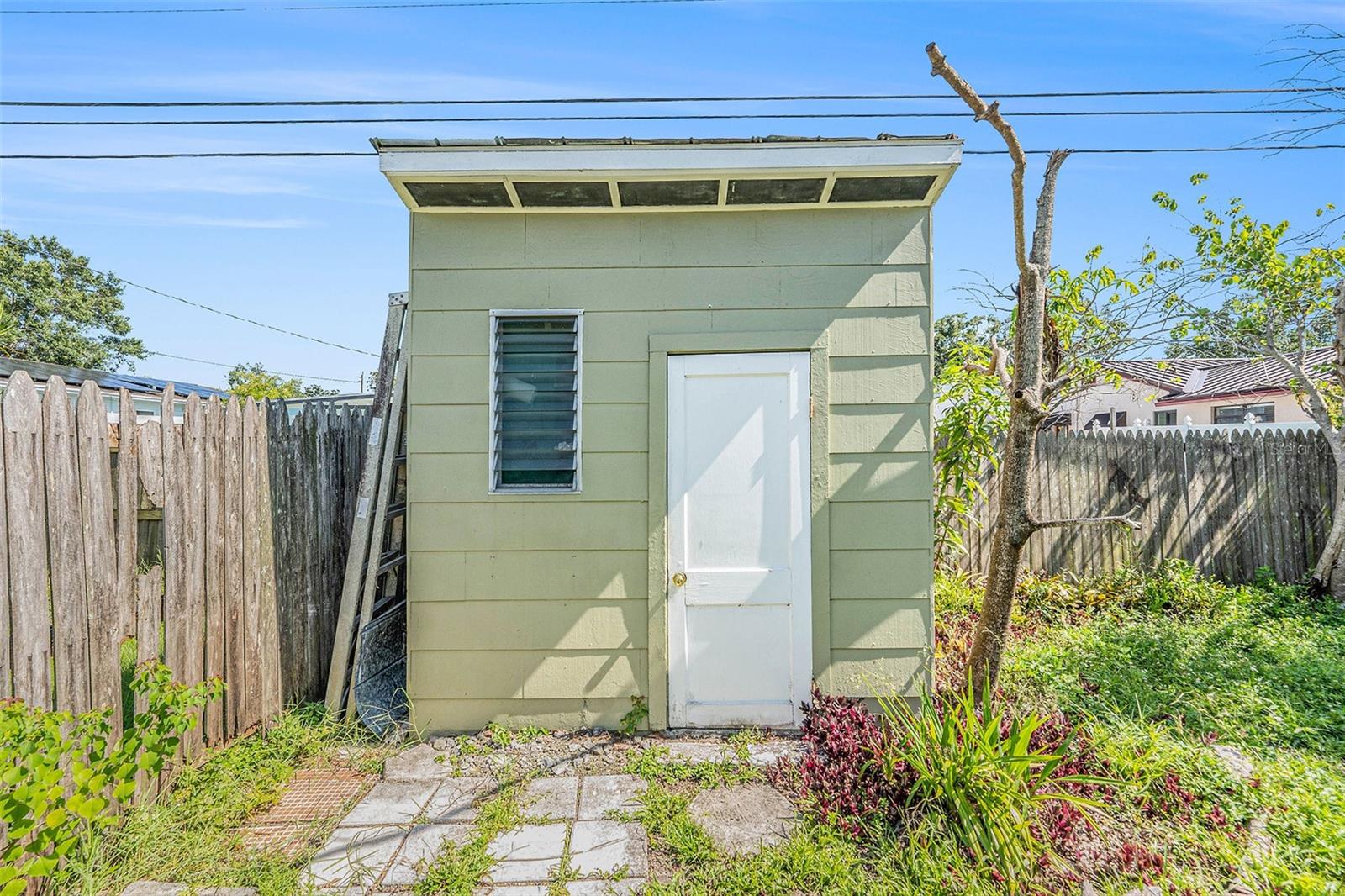 Image 22 of 25 For 5028 Oxford Avenue N