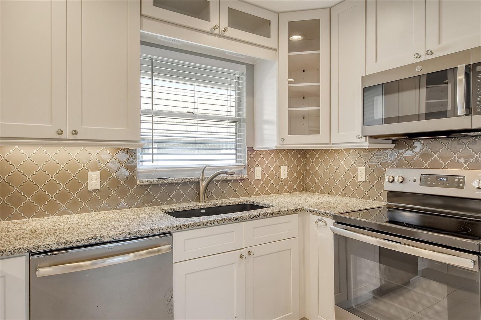 Image 10 of 44 For 2332 Canalbluff Place V298