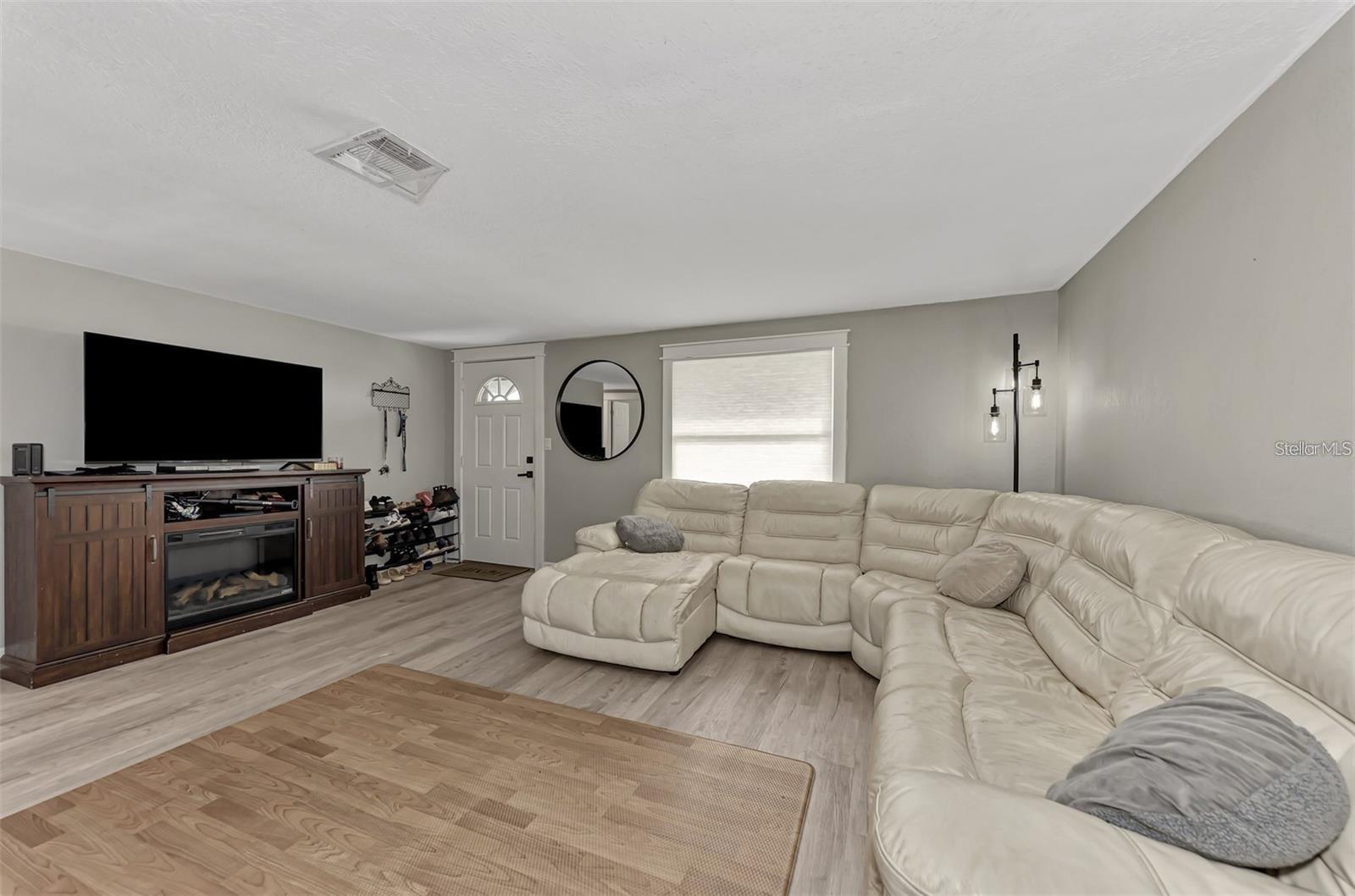 Image 3 of 14 For 304 San Carlos Avenue