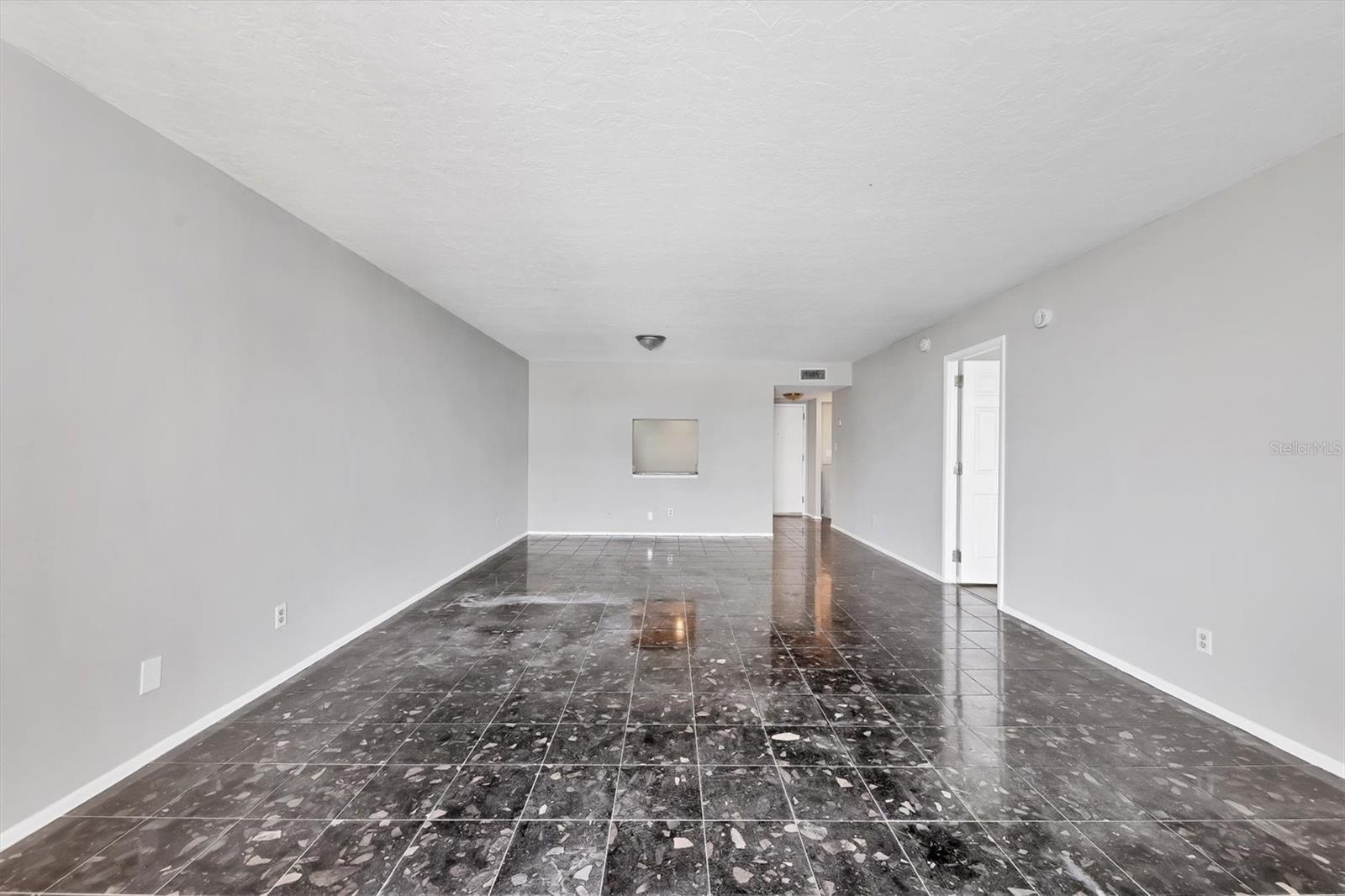 Image 15 of 53 For 101 Gulfstream Avenue 15c