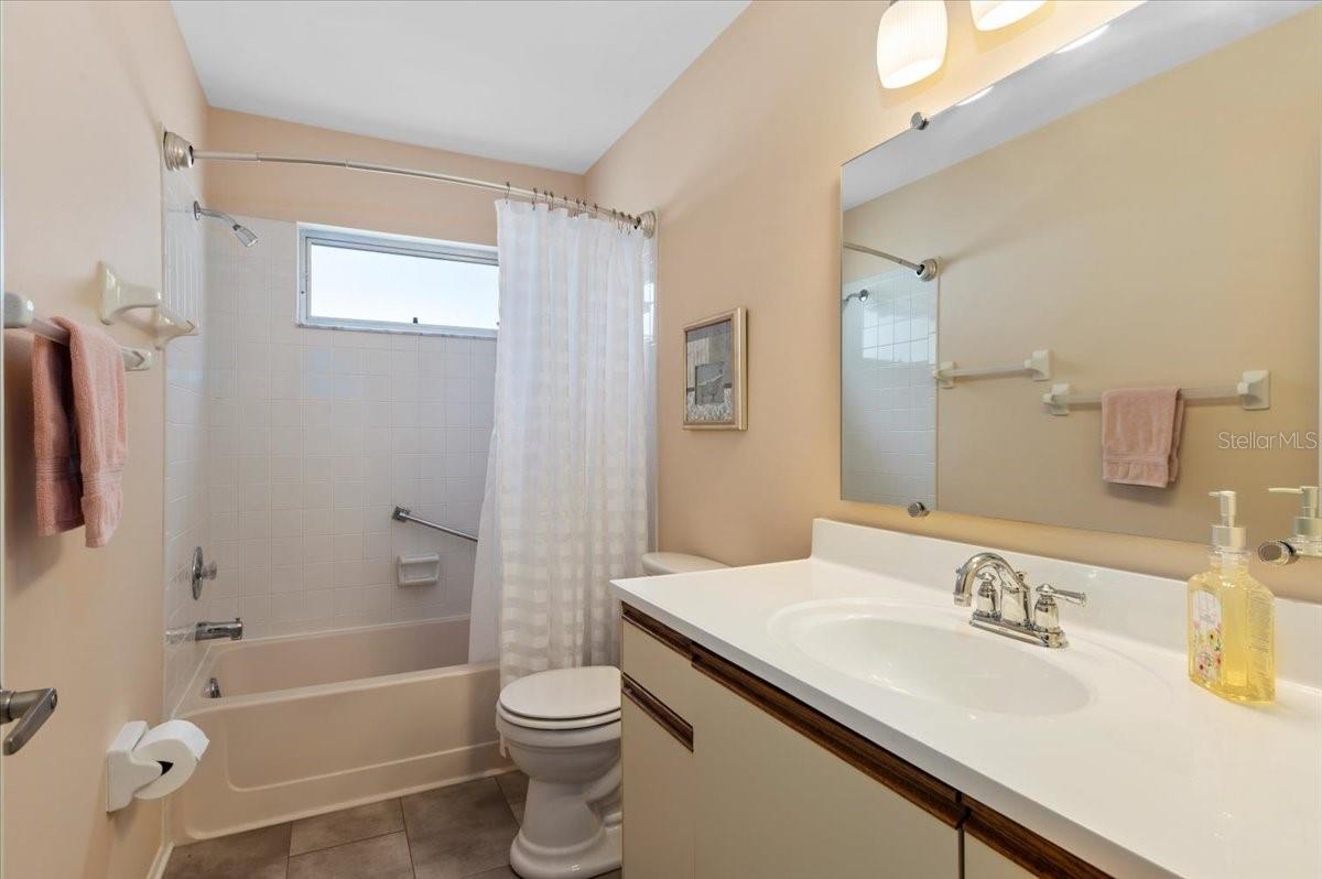 Image 17 of 55 For 204 Aspen Street