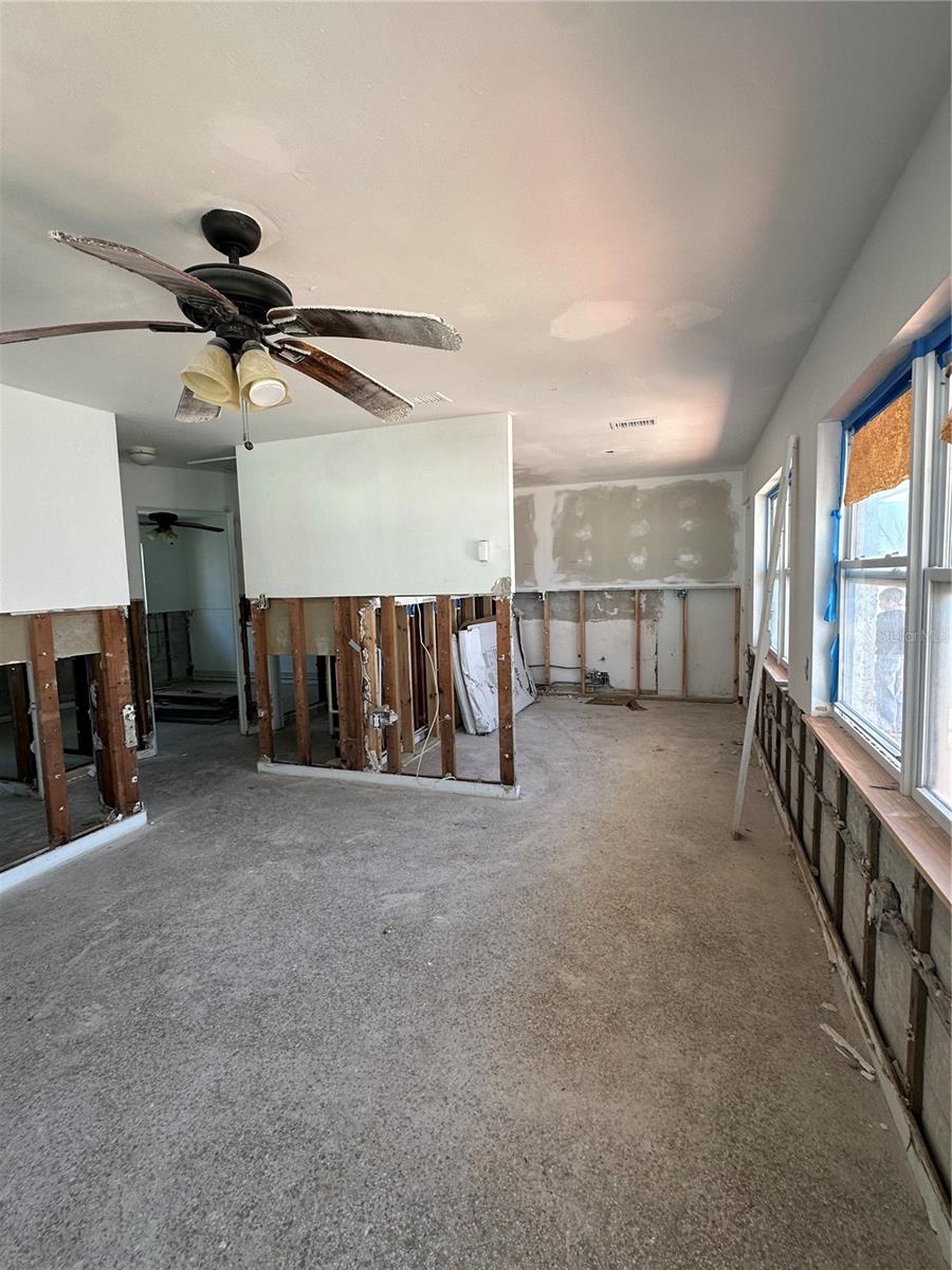 Image 4 of 15 For 13434 1st St E