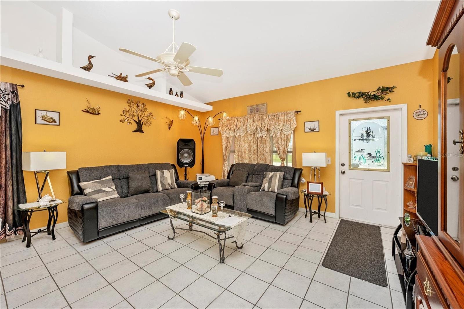 Listing photo id 8 for 4145 Price Boulevard