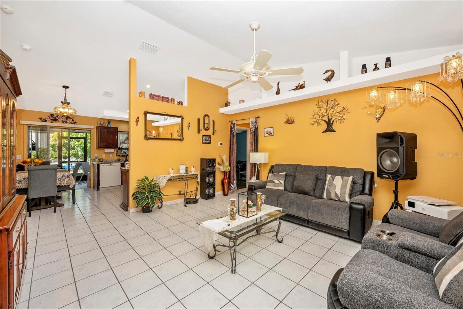 Listing photo id 9 for 4145 Price Boulevard