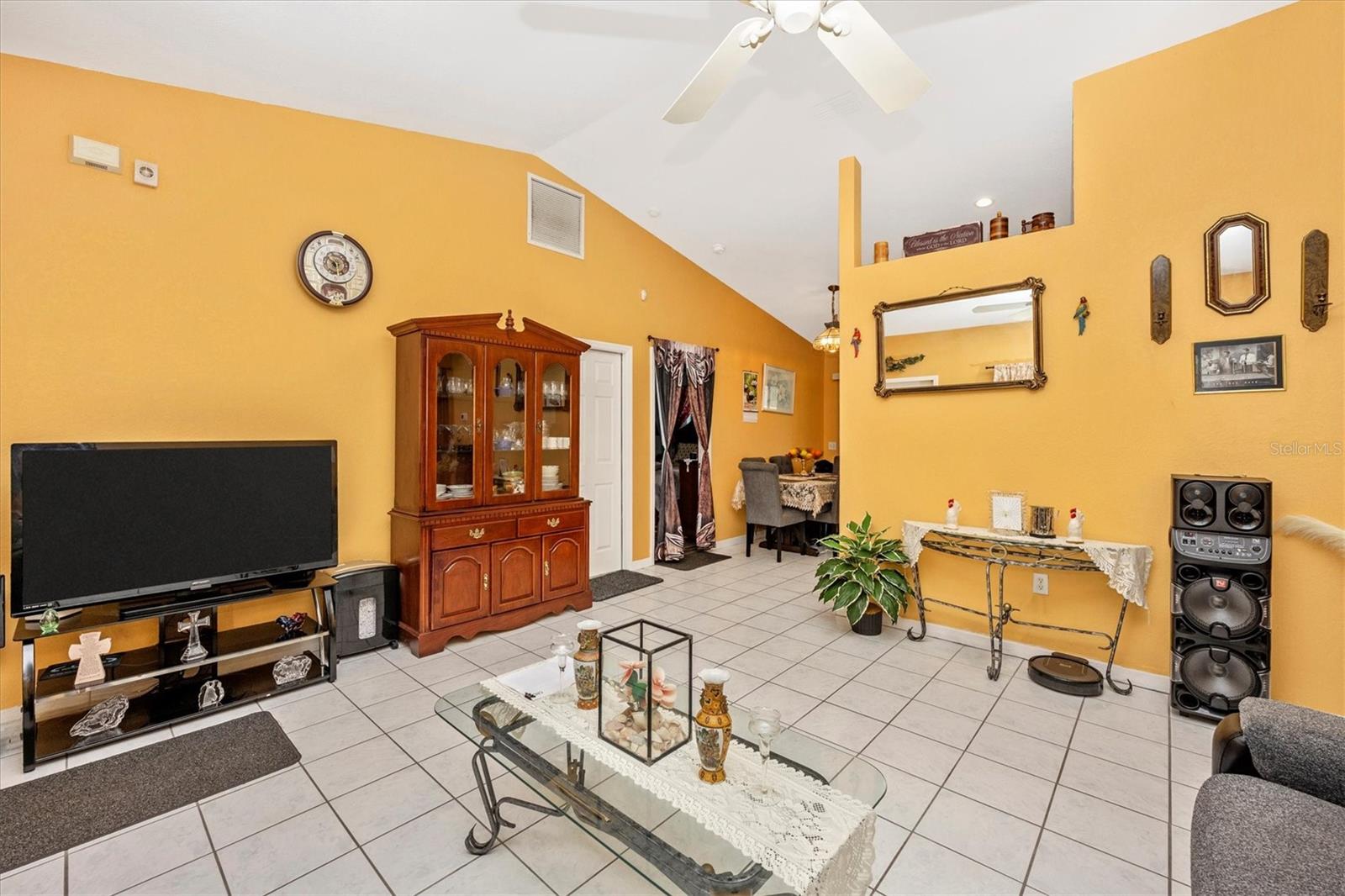 Listing photo id 12 for 4145 Price Boulevard