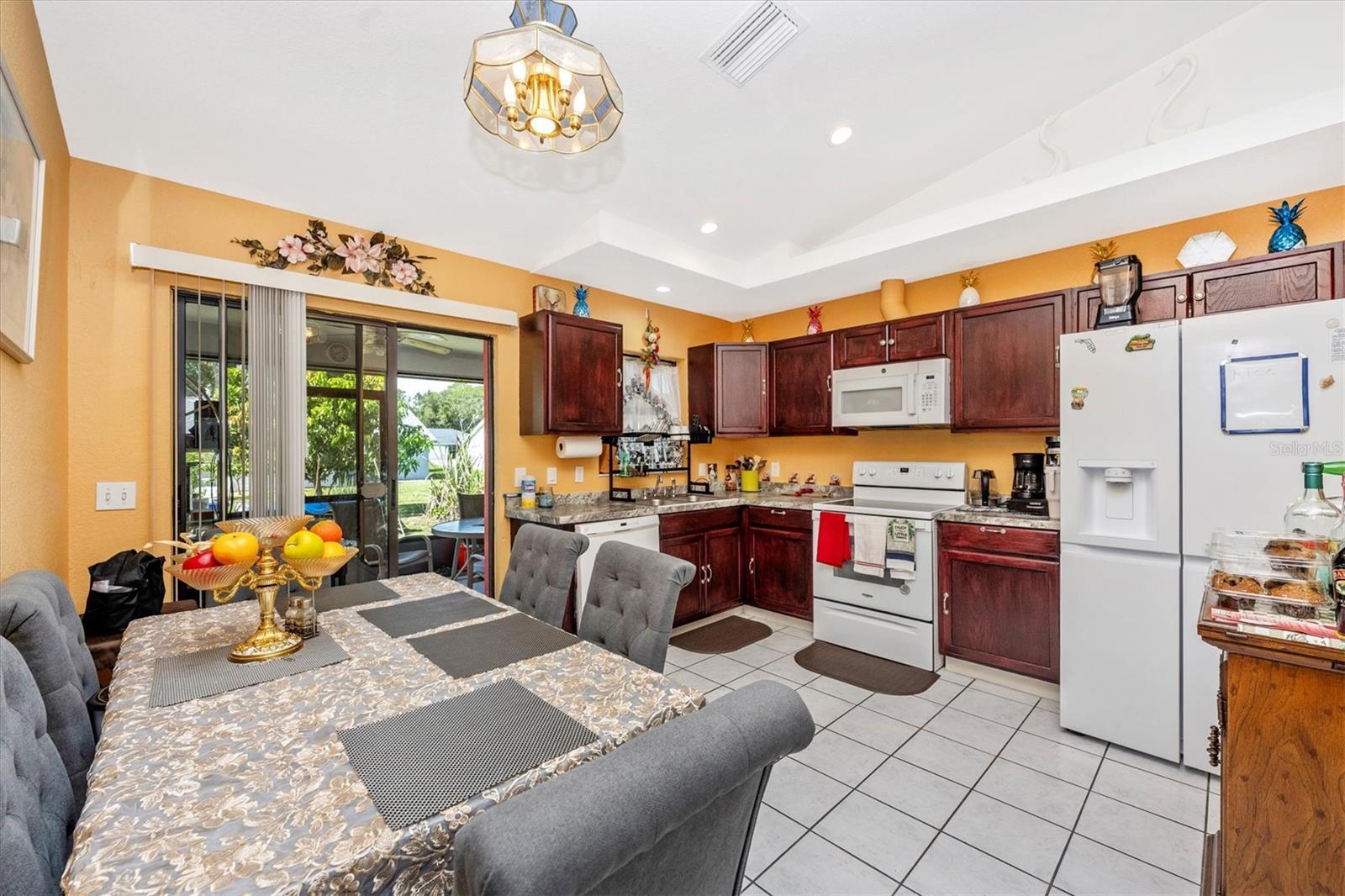 Listing photo id 13 for 4145 Price Boulevard