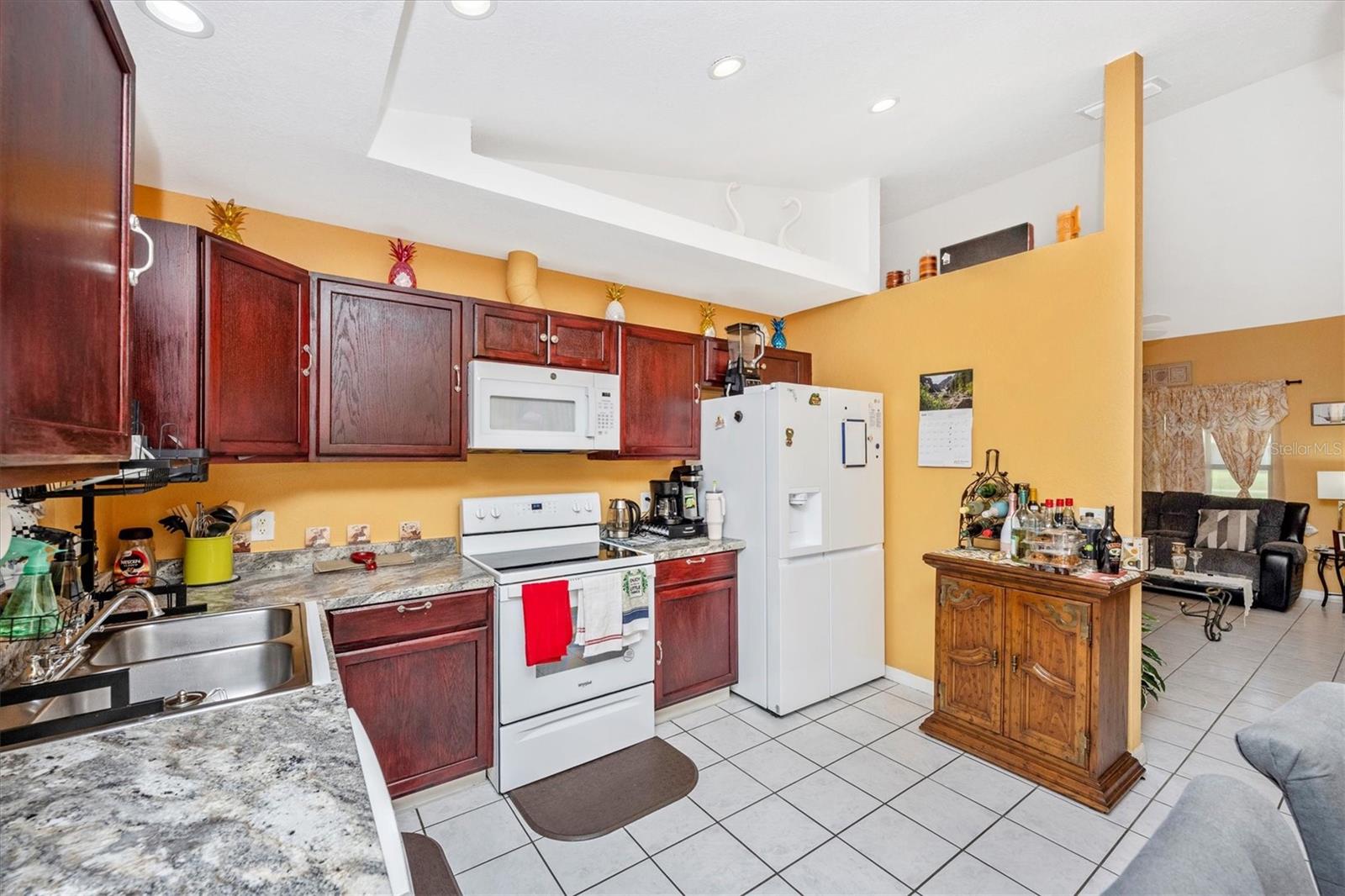 Listing photo id 15 for 4145 Price Boulevard