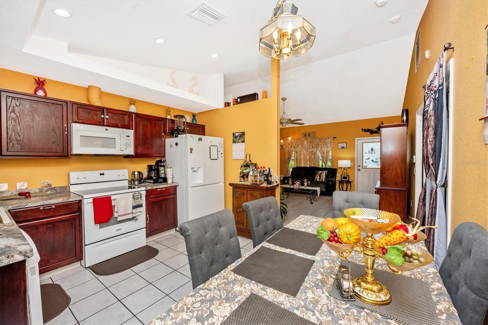 Listing photo id 16 for 4145 Price Boulevard