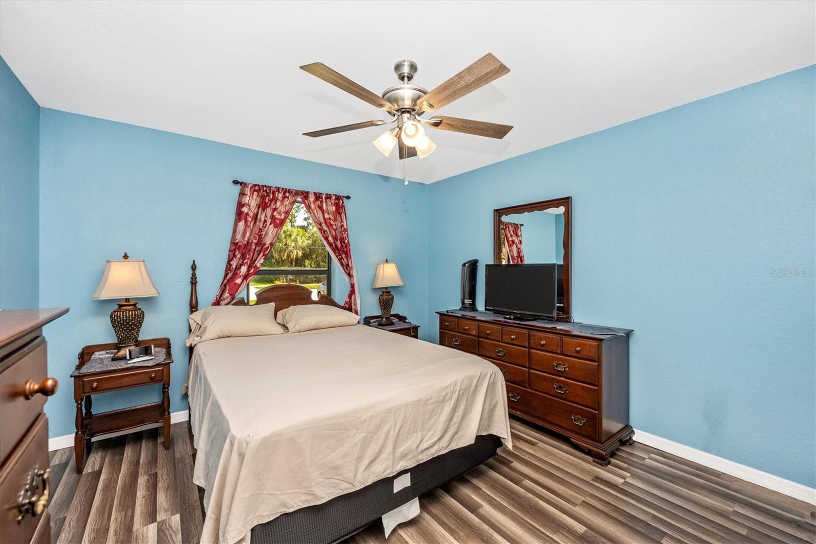 Listing photo id 23 for 4145 Price Boulevard