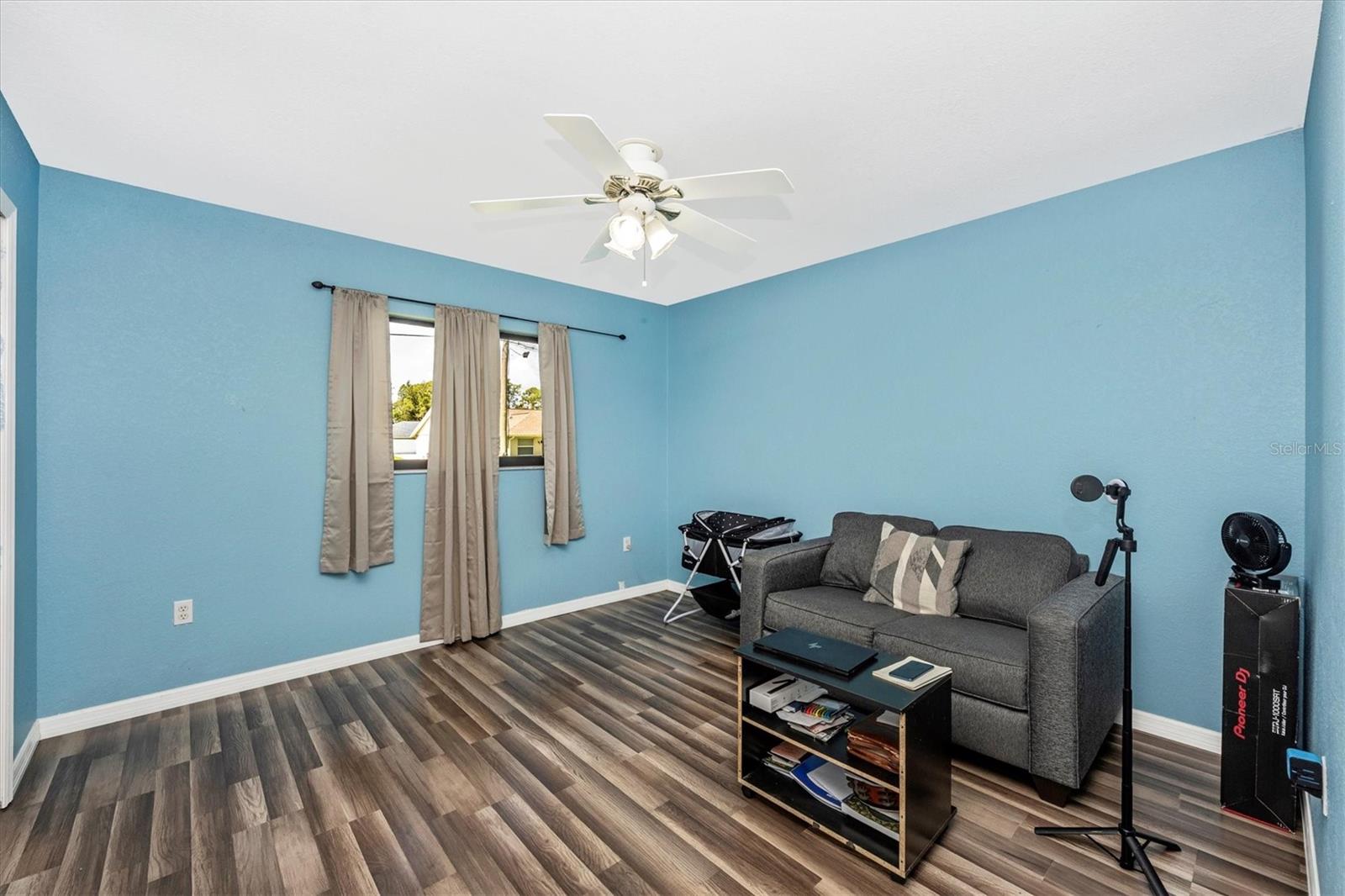 Listing photo id 27 for 4145 Price Boulevard